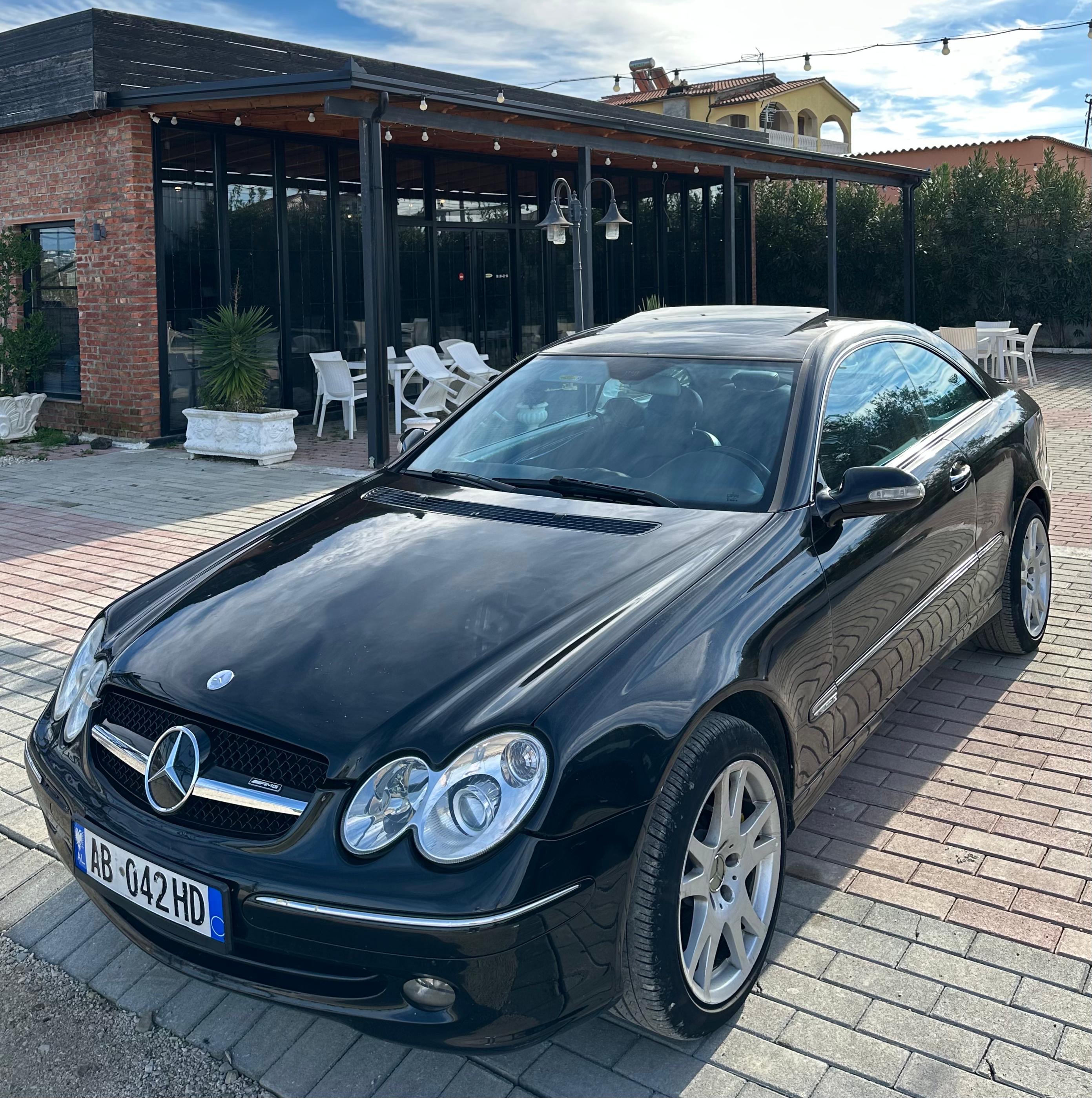 Lloji: Mercedes Benz CLK 
Look AMG
Viti:2004 
Numri Telefonit:0682612067
Motorri: 2.7 naft
Cmimi:3200€
Kambio:Automat
Baxha xhami
Sensor parkimi plus kamer parkimi
Letrat e paguara deri ne Qershor 2025
Gjendje shum e mir motorike xhenerike
Shum e paster brenda dhe jasht
Navi madh me touch
Klima dixhitale
Goma te reja