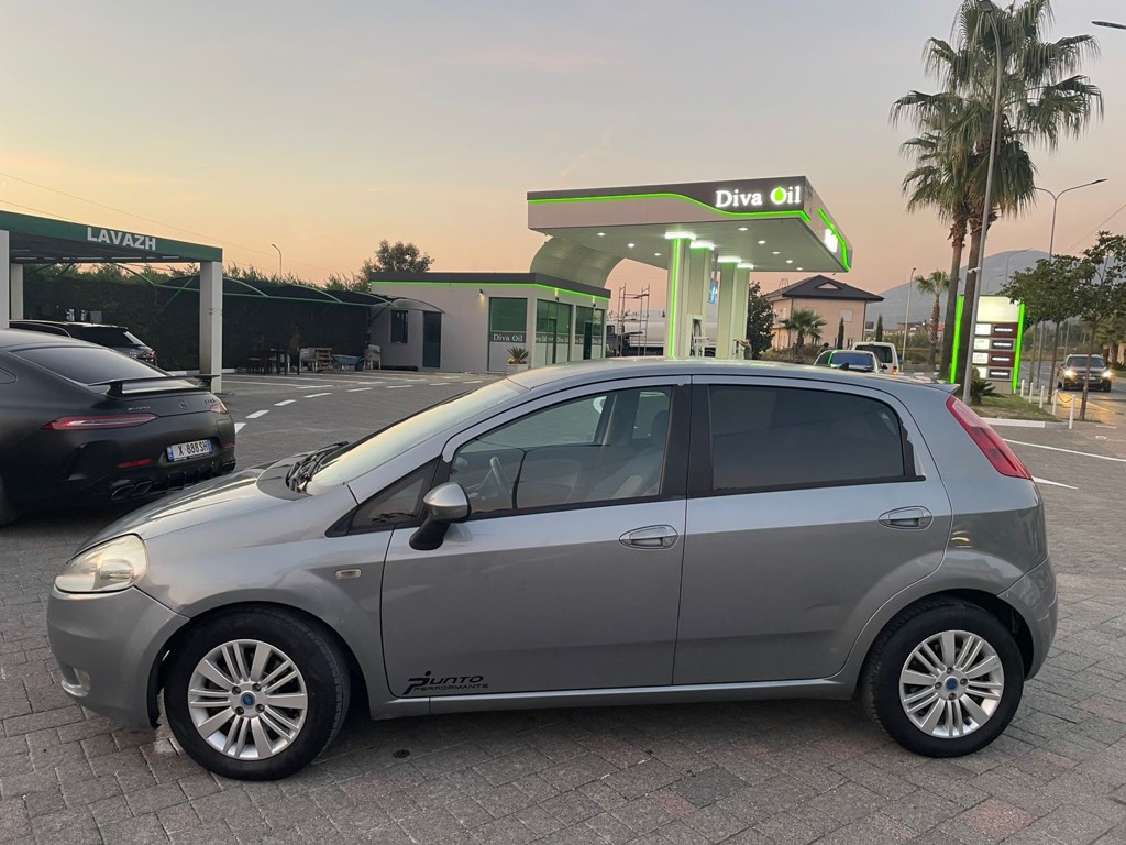 Fiat Fiat Punto viti 2006 1.9 multijet
Manual 6 marshe
Makina esht ne gjendje perfekte xhenerike dhe motorrike
Gjdo sherbim I ber e gatshme per cdo lloj prove
Cmimi pak i diskutueshem
Nr kontakti
+355 68 587 9490