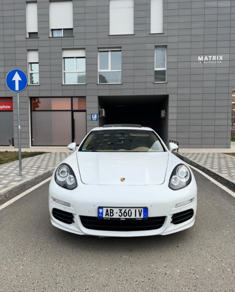 Porsche Panamera
3.0 Diesel
12/2013 Face lift
Kambio Automatike
235 mij km
Super full opsion Mundesi Nderrimi