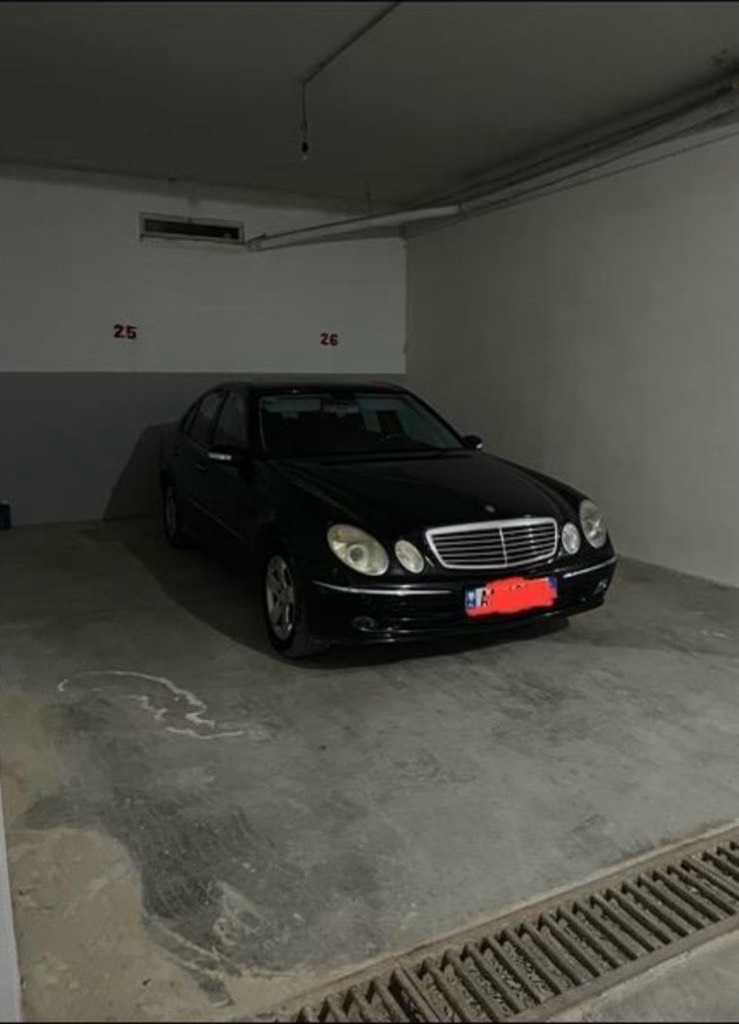 E KLAS AVNGRD,dokumentat te paguara per nje vite,sherbimet te bera gomat ne gjendje te mire,xhamat me leje,kontakt 0696065432 whats app
