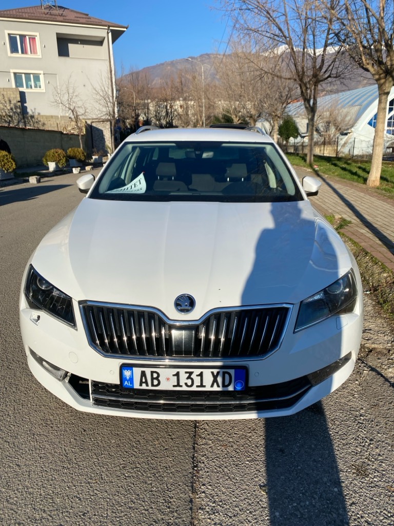 Makina esht e sapo ardhur nga italia esht me targa shqiptare ne gjende perfekte pak i diskutueshem full opsione
Nr 0693302755