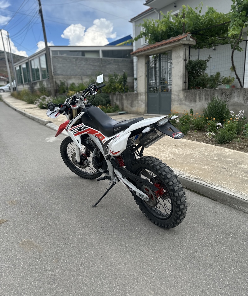 TRINITY FRAME & FAB Trinity 250 cc
Viti - 2021
Km-1100
Motori eshte me letra te regullta , te gjitha sherbimet e bera , i mbajtur per merak ,
Nr- 0685506230