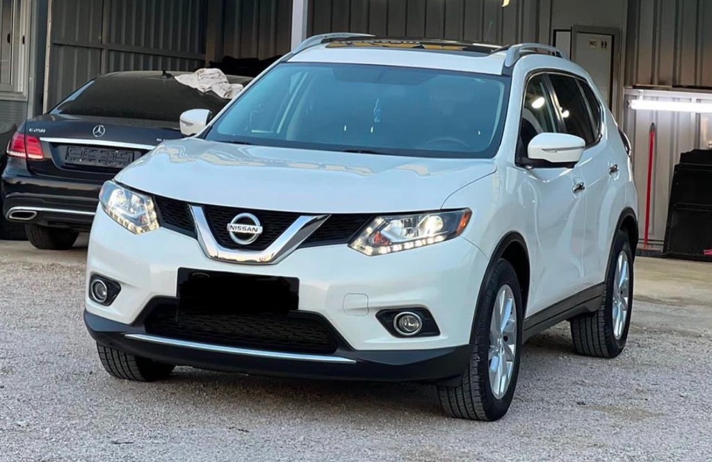 * Nissan Rogue SL (X-Trail)
* 2.5 Benzine-Gaz 100% ,170hp.
* Sistem Eco/Normal/Sport ,In linea-4, Konsumi Mesatar 6.2 l/100km.
* Viti i prodhimit 2014-2015
* Impiant Gazi Stag me 3 vjet garanci.
* Makina eshte ne gjendje perfekte dhe pa shenja perdorimi.
* Versioni full Option,permban te gjitha ekstrat si prsh: Kambio Automatike,Euro 6, Sistem 4x4, Low Range dhe bllokim diferencialesh per terrene te veshtira, Fener Led Bi-xenon Adaptive (kthen sipas drejtimit) , Blind Spot Assist( sinjale rreziku te pasqyrat), Lane Keep Assist (sinjalizues kur kalon vijat ndarese) ,Auto Hold (mban frenat ne trafik ose ne disheze), Keyless Entry ( Hapje/Mbyllje tek doreza),Bagazh elektirk (hapje/mbyllje me buton ) ,Start/Stop button (Ndezje/Fikje me buton) , Tavan xhami panoramik,Sedilje elektrike lekure me ngrohje, Timon me ngrohje dhe komanda,Kroskot digital,Sistem zanor Bose me subwoofer ne bagazh,Sensore dhe Kamera parkime 360 grade, Pilot Automatik, Navigator touchscreen multifunksional, Klima digitale bi zone, Bagaxh me buton, Sensor shiu dhe Drite,xhamat te zi mbrapa origjinal,ganxhe per remorkjo,disqe 18.
* Makina eshte ne gjendje te shkelqyer dhe shum ekonomike dhe e mbajtur ne garazh.
* Nuk ka nevoj per asnje gje me te vogel
*Se fundmi i jan bere te gjitha sherbimet generike, i jan vendosur kandelet e reja origjinale te makines + vaj filtra te sapo nderruar.
Makines i eshte vendosur bateri e re me 1 vite garanci.
* Taksa+ siguracion te paguara deri ne Tetor 2025—kolaudimi deri ne Tetor 2026
* Cmimi 12.900€
Tel :069 773 4949