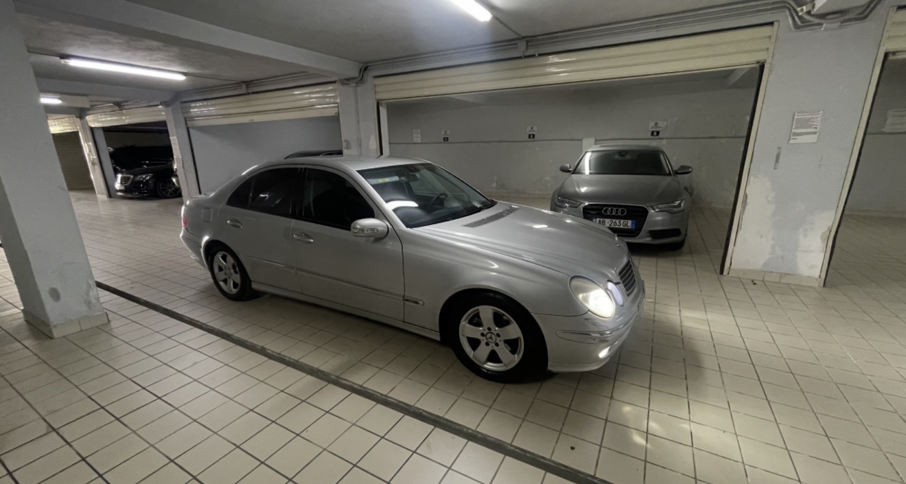 Okazion 
Shitet mercedes benz e class 220 automat avangard
2.7 milion lek. Makin personale jo tregu