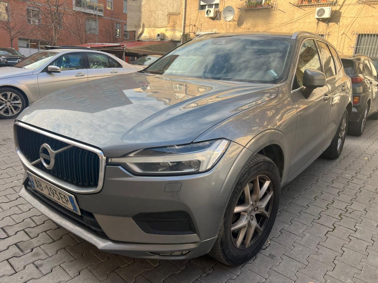 Makina blere tek Volvo ne Mektrin Motors. gjendje perfekte, goma mishelin sherbime te kryera sipas protokollit bashke me rripin e fazes ne 150.000km