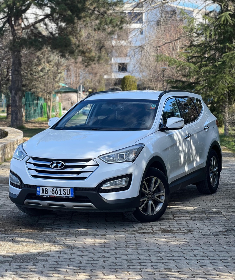 Hyundai Hyundai SantaFe DM
Motorri:2.0 Nafte EVGT
Kambio Automatike
Viti 2012
245 mij km origjinale
Ngjyra e bardhe
Disqe 18 inch me goma me goma 90%
Stopa LED
Fener me lupa
Sedile lekure super te pastra
Sedile me ngrohje-ftohje para dhe ngrohje mbrapa
Navigator te madh android4/64 maps-usb-carplay
Komanda ne timon
Lime
Klima bizonale
Timon me ngrohje
Start-stop
Sistem eco
Makina eshte ne gjendje perfekte e gatshme per cdo lloj prove
Kontakt 0699473852