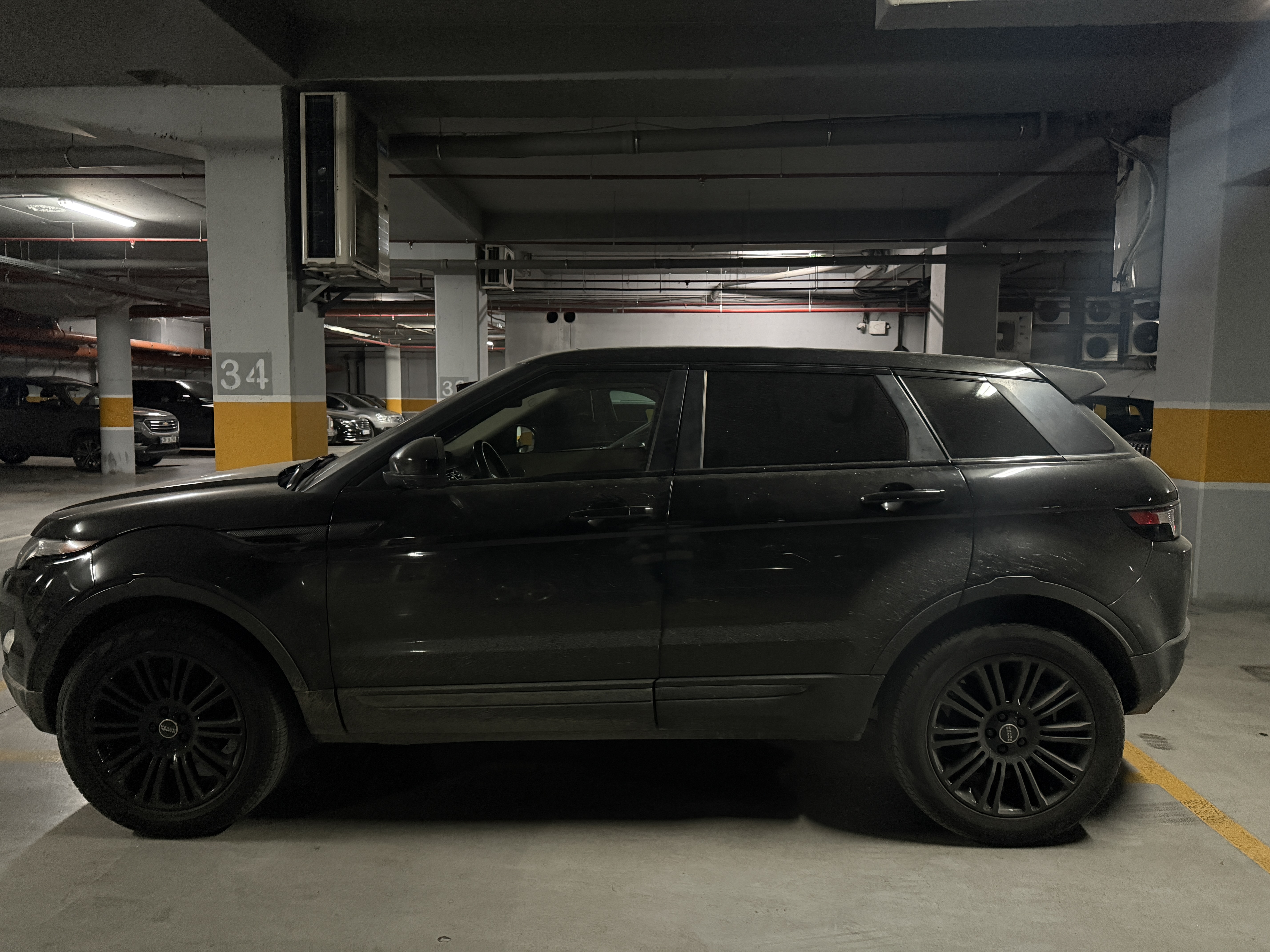 ✅ Marka : SHITET LAND ROVER EVOQUE
(Letrat deri Gusht 2026)
✅ Motorr : 2000 CC ,240 Hp(Kuaj Fuqi)
✅ Lenda djegese: Benzine (100 % behet me gaz)
✅ Viti : 2015
✅ Kambjo : Automatike
✅ Km : 147.969 km 
✅ Ngjyra : E zeze

⬇️ Opsionet shtese: 
🔎 Full Option.F1 Timon me ngrohje,
🔎 Start/stop keyless go,ECO SYSTEM Fiket ne Semafor
🔎 Tavan Panoramik+ Xhama te Erret origjinale nga fabrika(mrapa)+ bagazh elektrik+Drita led automatike
🔎 Sensor parkimi (Para-Mbrapa)+Kamera
🔎 Pasqyret me palosje+ ngrohje+Ngrohje/Ftohje sediljesh+MERIDIAN 🎼 +22” disqet 


#makinaneshitje #vetura #automjete #Tirana #dealership #showroom