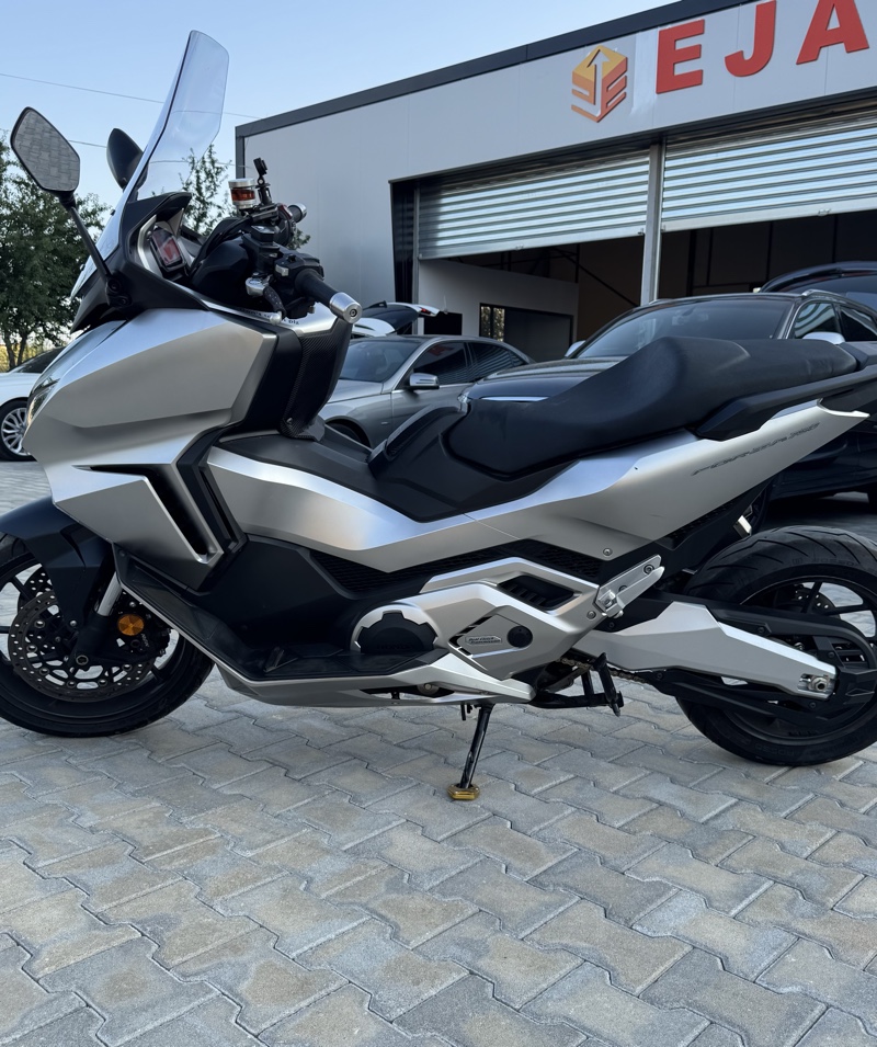 HONDA Honda Forza 750
Km 23800
Vit 2022
Tel:0688070207
