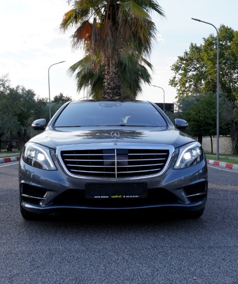 SHITET MERCEDEZ BENZ S Class 2017 W222 350D+4MATIC+AMG Line+FULL OPTION

Viti prodhimit 2017

Kilometra:213,000 origjinale

AMG Sports Package

Full Panoram

Sallon akull i paster

Kroskot me qepje

Sedilje ngrohje/ftohje/masazh/fryrje/shfryrje

Klima 4Zona

Ambient Light

Marsha F1 ne timon

Timon me ngrohje

Dyer me thithje

Perde elektrike ne panel

Timon druri( I kombinuar me lekure)

ECO Fiket ndizet ne semafor Audio Burmester Sorround System Kamera parkimi para/mbrapa/360grade Sensor parkimi para/mbrapa

Start/Stop

Key Less Go

Perde ne panel

Auto pilot

Blind Spot Assist

Keep Line Assist

Distronic plus

Steering assist

Pre safe brake assist

Feneret inteligjent

Gjendja Teknike, Mekanike, Estetike, dhe Motorri jane perfekt.

Makina esht shume e paster dhe ne gjendje te shkelqyer.