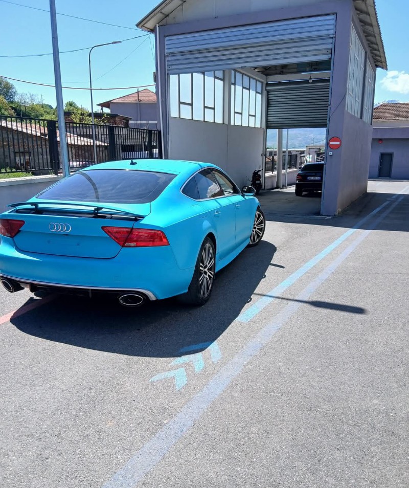Audi A7  2014 full opsion  3.0 tfsi 330ps  smund ti shkruaj te gjitha   ca i kam ber por di  tthem qe esht makin per merakli i jan fut gati 7miljon lek mrena  cmimi 10miljon lek shqiptari per harxhim  vaj uji kamje motor mund ta testoni  ku tdeshironi  pranohet dhe ndrim me makin deri 5miljon preferohet c clas 300 benzin gaz  uacap 069 811 4777 