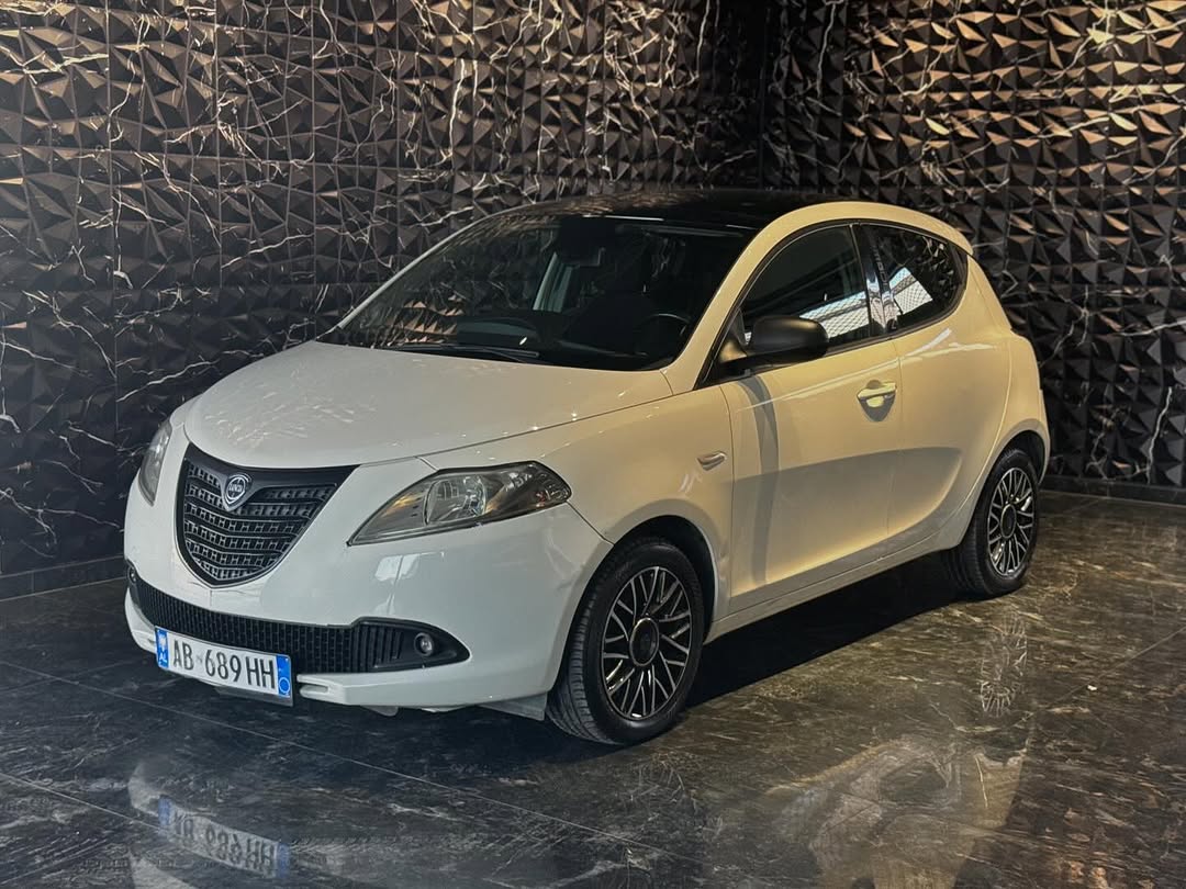 ✅lancia Ypsilon S 1.0 benzin
✅kamjo AUTOMATIKE
✅4-porta tavan PANORAMA
✅190 mij km orgjinale
✅viti prodhimit. 2014
✅klima AC radio CD
✅disqe alumini goma
✅100% te reja
✅me letrra te paguara
✅cmimi 4200€
✅makina ka gervishje te vogla
✅super gjendje
✅nr cel 0693703020