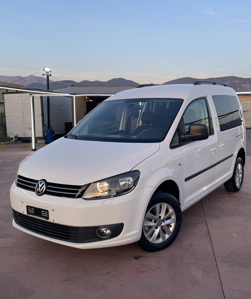 🇨🇭VW Cady 
🇨🇭2.0 manuale 
🇨🇭Importuar nga Zvicra 
🇨🇭Dogan te paguar
🇨🇭Viti prodhimit 2012
🇨🇭230 mi km te qertifikuara 
🇨🇭Disponon klima
🇨🇭Sensor parkimit
🇨🇭Gjamat e zi
🇨🇭Rds blututh
🇨🇭Qelsa cop 2
🇨🇭Sistem alarm
🇨🇭Mbyllje qendrore 
🇨🇭Pasqyra elektrike
🇨🇭Gjama elektrik
🇨🇭Ne super super gjendje
🇨🇭QMIMI i diskutushem 
🇨🇭per me teper na kontaktoni ne📞..0694470000