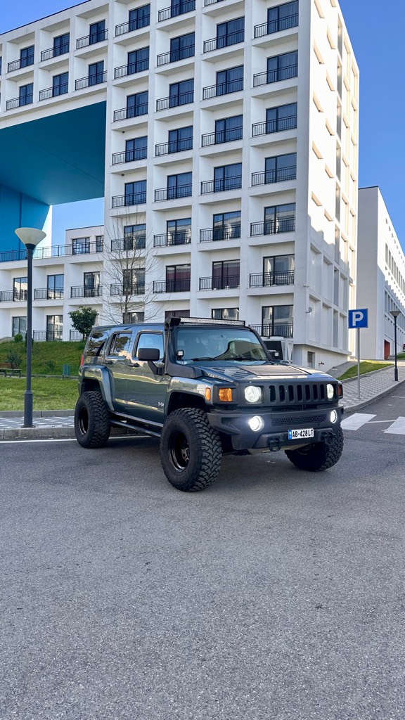 Shitet hummer H3 3.7 benzine gaz automat 4x4 tre nivele shpejtsie 99.000 milje 
e ngritur per offroad goma35 disqe hekuri snorkel drita full led makina eshte ne gjendje perfekte  me dokumenta 
Cmimi i disk mundsi ndrrimi