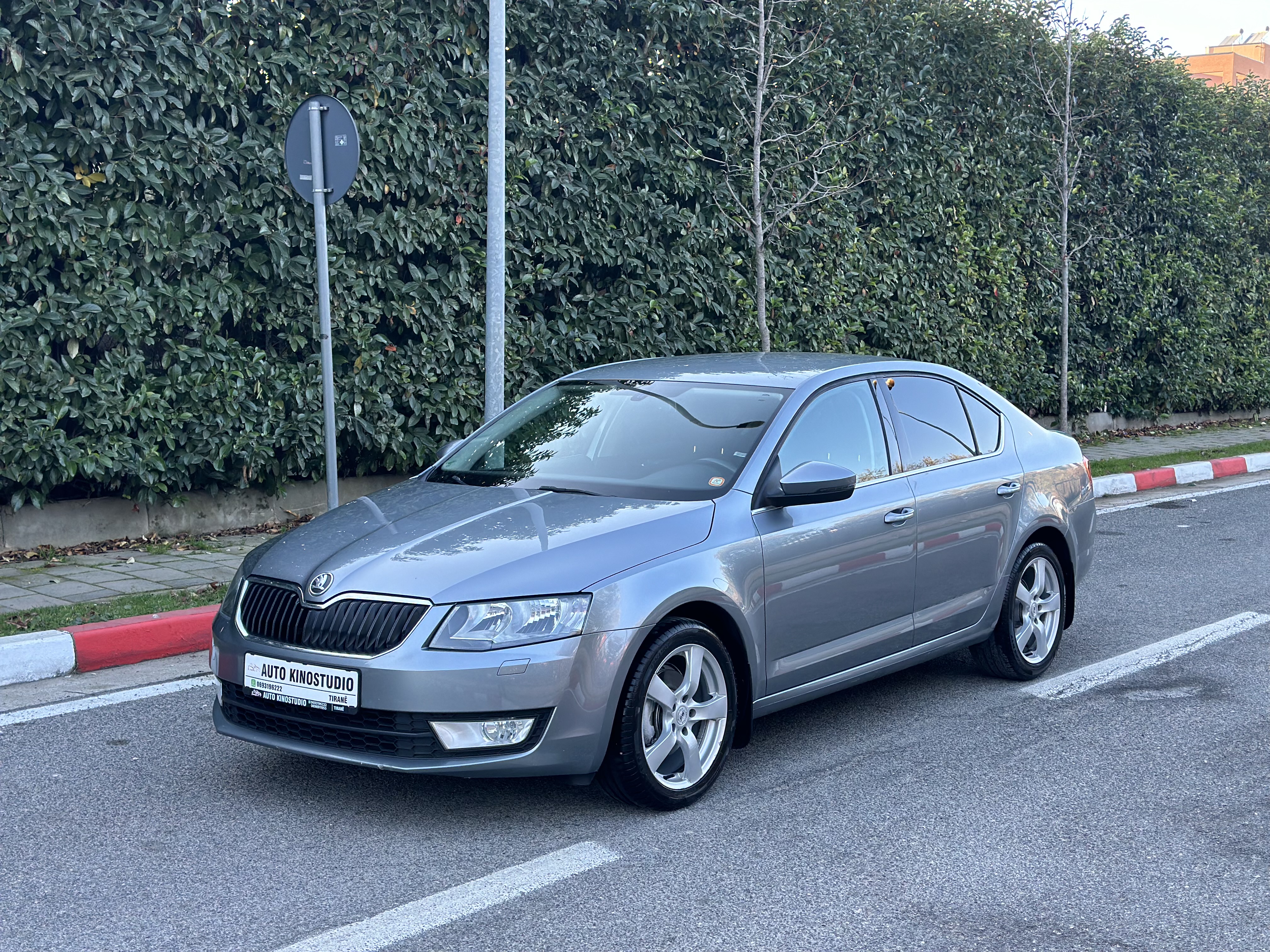 Skoda Octavia 1.6 naft viti 2013 sapo ardhur me dogane te paguar automat gjendje perfekte                                      cmimi : 8800€       instagram: autokinostudio