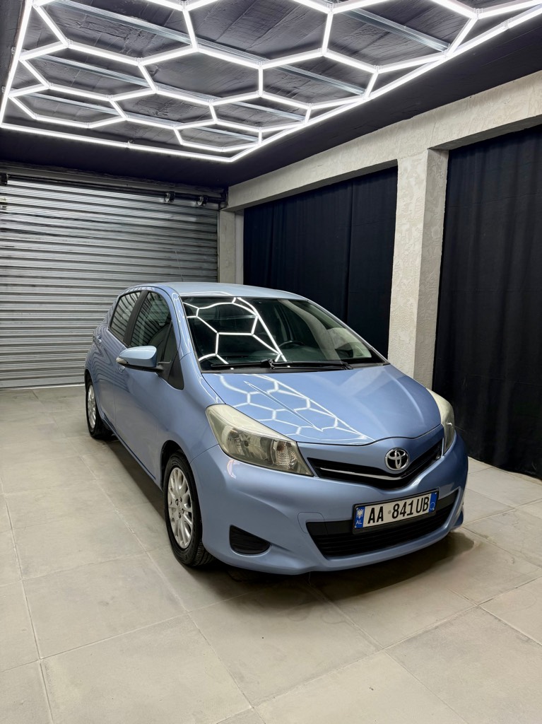 Shitet   Toyota yaris    viti 2012 1.3 benzine  manual  
6 marshe    navi i madh kamera origjinale komanda ntimon ne gjendje sh te mire me dokumenta cmimi pak i disk: