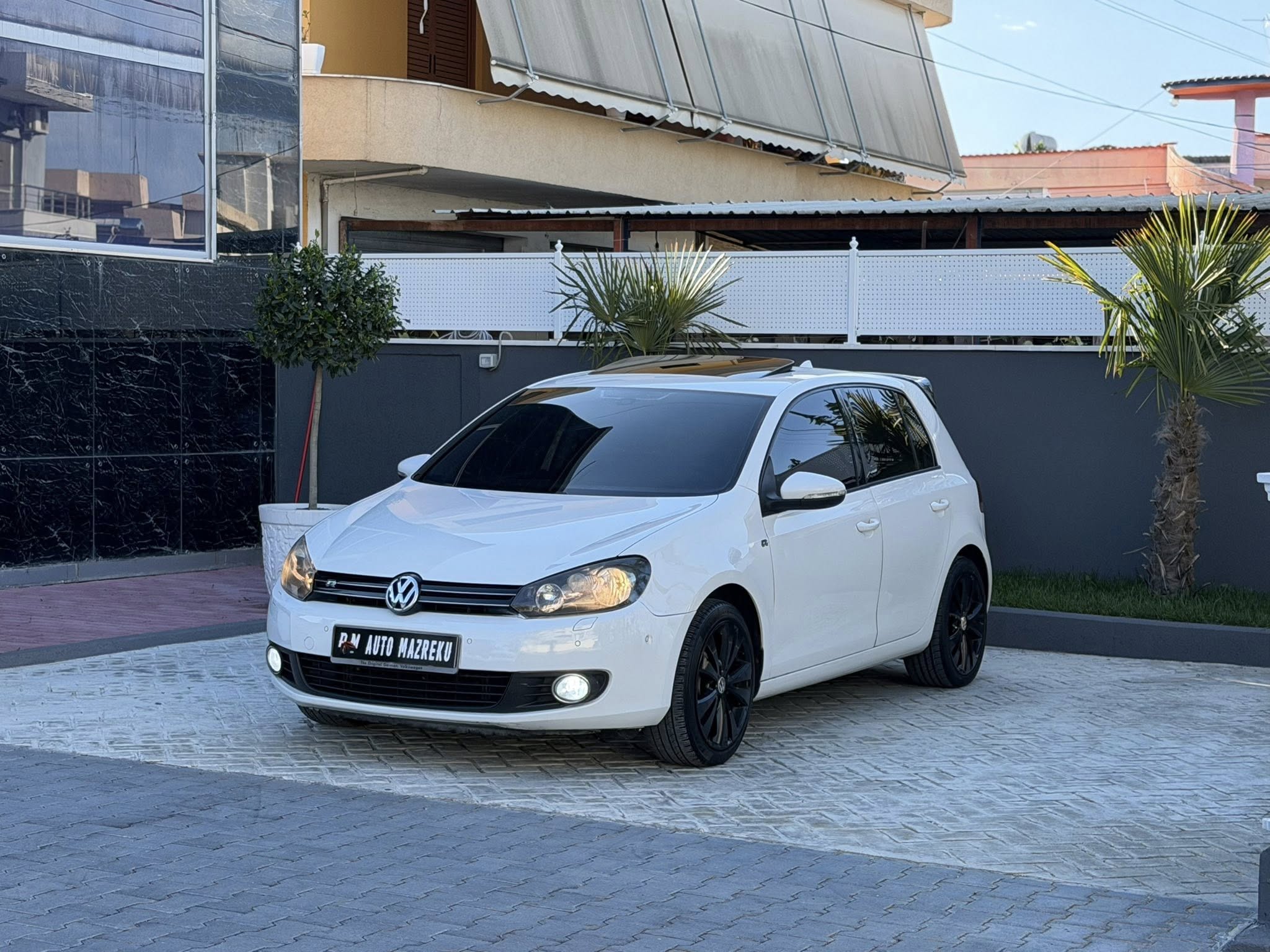 VW Golf 6-2.0 Diesel TDI , Viti Prodhimit 2011 me 217.000 km , i sapo ardhur , me dogan te paguar , gati per targa , i pa perdor ne shqiperi , FULL OPTIONS , sallon lekure , ndezje START STOP me cels ne xhep , baxha , navigator , kamer parkimi , Park Assist (vetparkim) , sedilje ngrohje , sensor parkimi , disqe alumini , klima , ne gjendje shume te mire motorrike dhe xhenerike..
Cmimi-6500 Euro i Diskutueshem ose nderrohet 
ME NDERRIM 7000 EURO
☎️Cel-069 44 00 305-Noi
☎️Cel-069 20 40 105
Instagram-Auto Mazreku
TikTok-Automazreku
📍Adresa-Fier
Rr Shen Leonardo Murialdo , 
ngjitur me karburant R Oil
