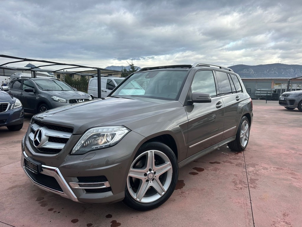 220 blutec 
Diesel 
Automat 
Inportuar nga zvicra 🇨🇭
Dogan te paguar 
Viti 2015 
Full panoramic 
4 matic 
Amg line
Super full 
Per me shum kontaktoni nr 📞..0694470000