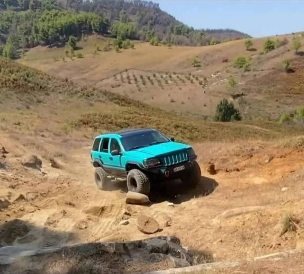 🚘SHITET
📂Jeep Grand Cherokee
✅Viti i prodhimit:2002
✅Motorri: 2.7 nafte
✅Kambio: Automatike
✅Kilometra: 250.000 KM 
📂 Opsionet: 
◾️Sistem 4x4 offroad!
◾️Motorri stage 2 300+hp
◾️Parakolpi dhe mbrapakolpi te bere hekur!
◾️Diferencial per offroad!
◾️Goma 33!
◾️Kufon me carje
◾️Sistem i montuar per Goma 35!
◾️Parafango dhe mbrapafango per Goma 35!
◾️Baze per Arganello para dhe mbrapa!
◾️Lyerje Raptor!
◾️Krahet me gomina Tanku!
◾️Sistem ftohje me presion vaj!
📂Makina eshte ne gjendje shume te mire ska nevoj per asnje sherbim!!
💶Cmimi 8.500€  pranohen dhe ndrrime !
Cmimi me ndrrim 10.000 euro
Dokumentat per 1 vit!
📞Tel/Wcp: +355697558753