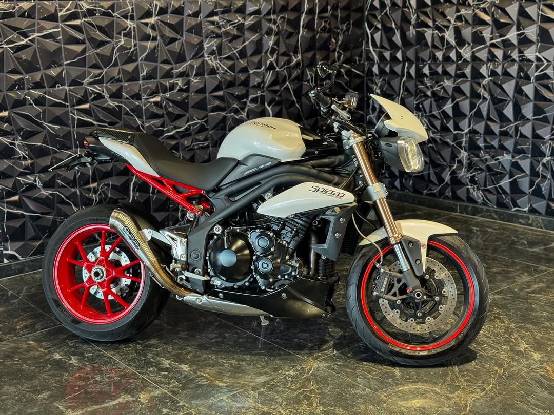 ✅Triumph 1050 cc
✅46000 km viti 11/2011
✅super i mbajtur
✅extra Marmita GPR
✅ulsja mbrapa Carbon
✅trregues marshash gpt
✅me sistem frenimi ABS
✅me kondicjoner 👈🏻😂
✅me letrra te paguara
✅cmimi 6600€
✅nr cel 0693703020
