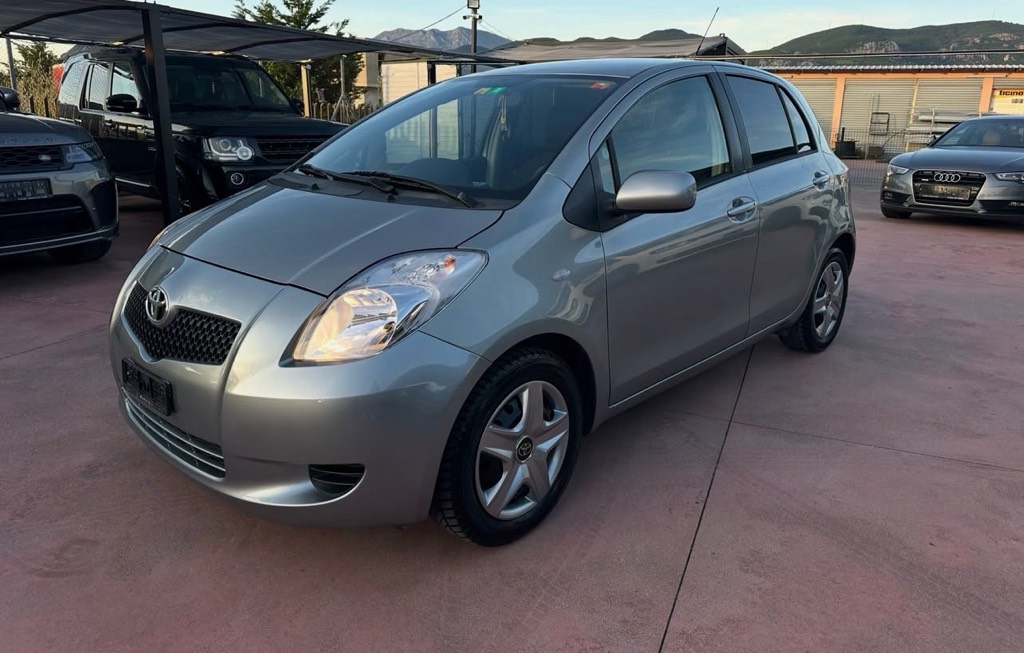 🇨🇭Toyota Yaris 
1.3 automat 
Inportuar nga zvicra 🇨🇭
Dogan te paguar 
Viti 2007 
155 mi km me liber servisi 
Klima
Gjama elektrik 
Per me shum kontaktoni nr 📞…0694470000