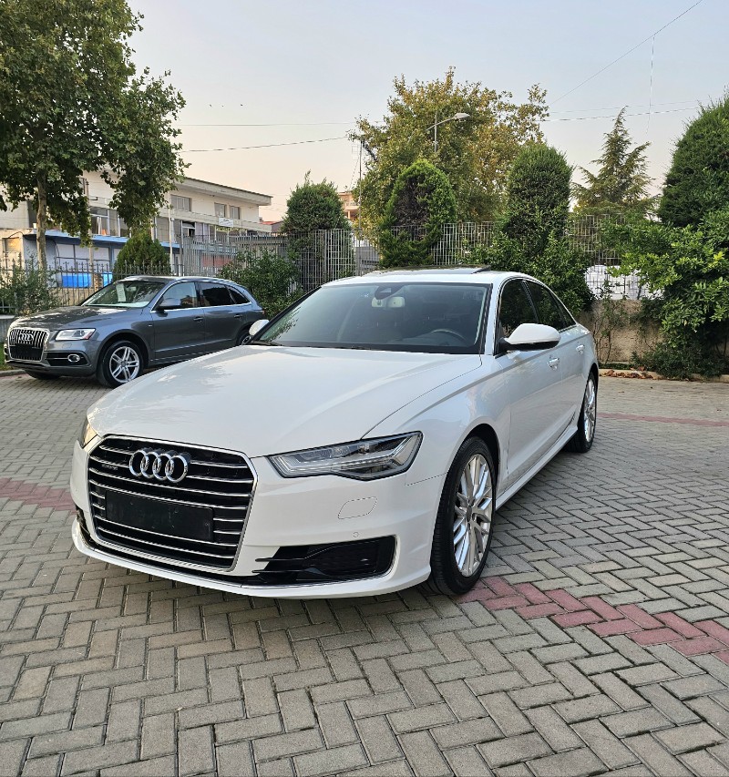 Shitet  Audi A6 40 tdi facelift
Viti model 2016 (11/2015)
Motorr 3.0 nafte 
Kambio automat 7G
Km 121.000 te certifikuara
Sallon lëkure shume i paster
Sediljet elektrike me memorje
Sedilje me ngrohje ftohje fryrje
Pasqyra elektrike me mbyllje
Klima me 4 zona 
Sediljet pas me ngrohje
Sensore parkimi para pas
Kamera parkimi dhe record para pas
Fenerat matrix
Cruise controll
Head up display
Komanda ne timon
Auto hold
Hapje mbyllje me gisht
Fikje ne semafor
Radio cd bluetooth usb
Bagazhi me buton
Drive mode etj etj
Makina eshte e sapoardhur me dogane te paguar ne gjendje perfekte vizuale dhe teknike
Cmimi 12400€ i disk nga afer
Cel 0695146009