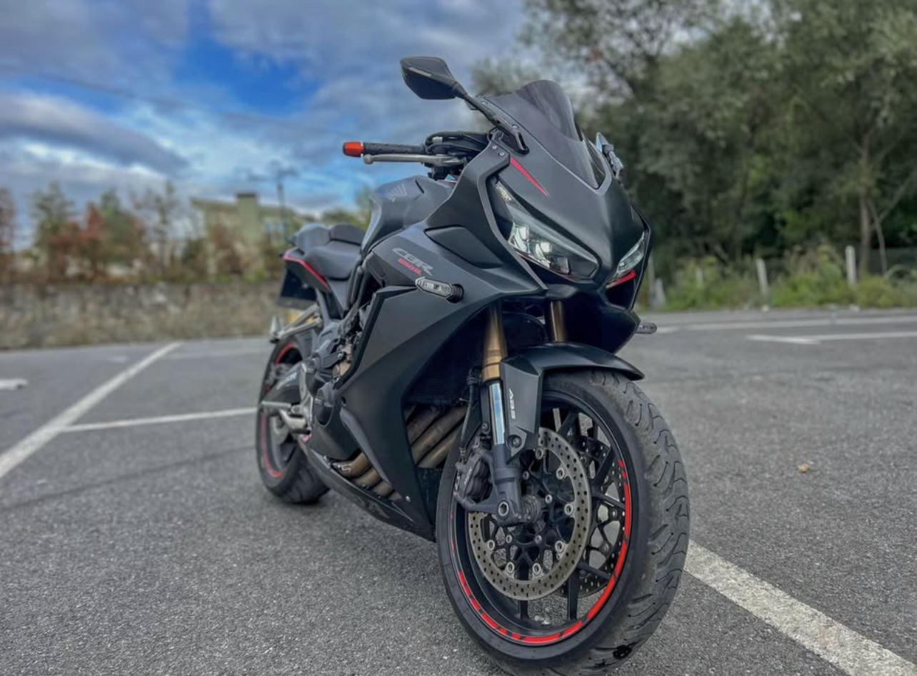 HONDA Okazion!!Honda cbr 650R
Viti 2020
Servise te bera ne koh
Dritat led
Mbrojtse motorri gp racing
Marmit full acrapovic
Vaj filtra te sapo bera
Gomat e reja i gatshem per cfar do lloj prove!