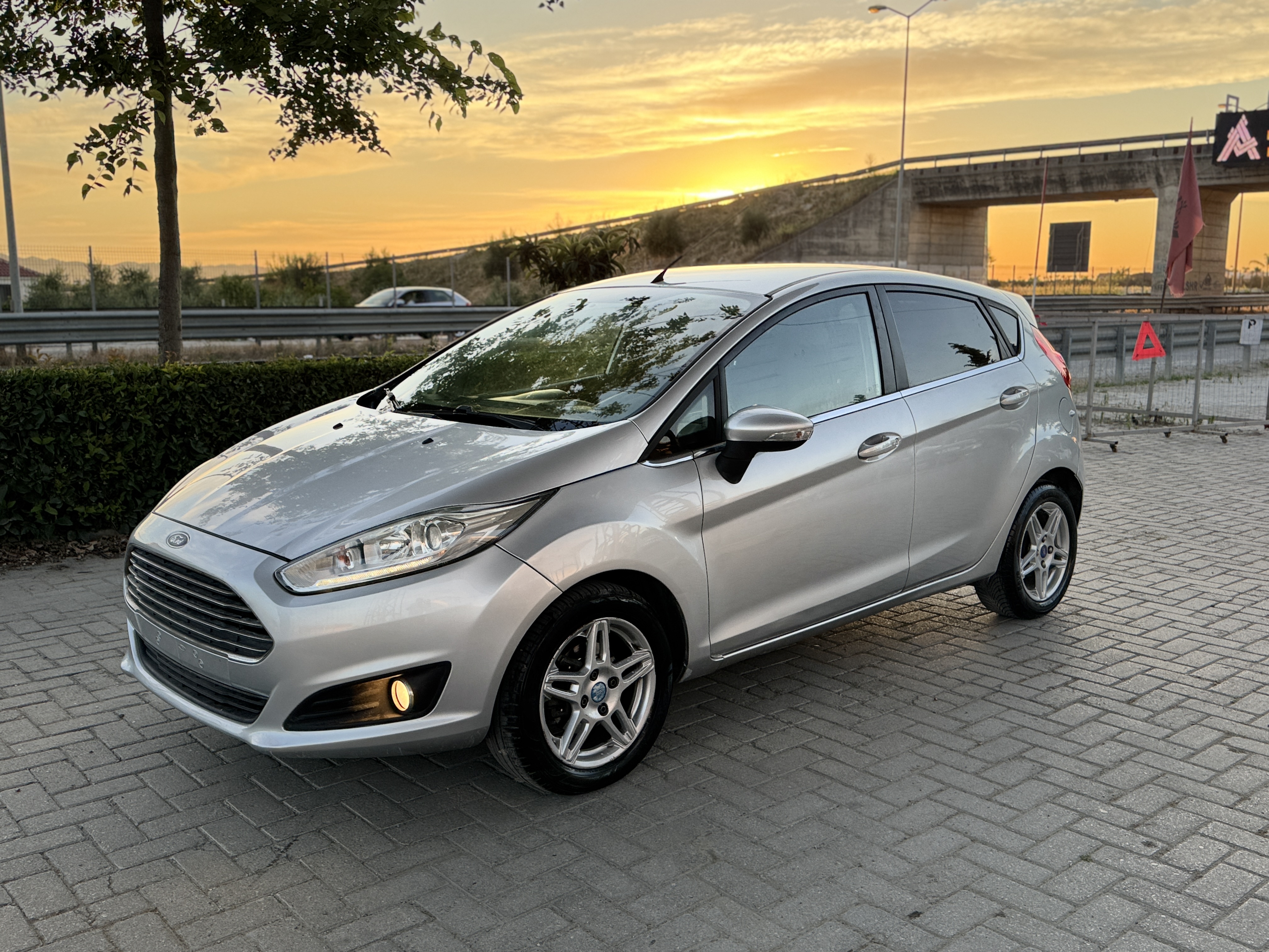 Ford ✅Ford Fiesta✅
📍 1.5 Nafte
📍:VITI 2013
📍 161 mij km
📍:EURO 5A
📍: Ideale per patenta te reja
📍CMIMI: euro i disk nga afer
📍: Manuale
📍DOGAN TE PAGUAR
📍:GATI PER TARGA
📍 E ARDHUR NGA ITALIA🇮🇹
📍:E PASTER NE PAMJE VIZIUALE
📍 Key lesgo
📍 Brake assist
📍: Eco, Sport , Comfort
📍:DRITA AUTO
📍:GOMA 100%
📍:TAPICERI E MIRBAJTUR
📍:CD PLAYER
📍 Klima me 2 zona
📍:KOMPJUTER BORD
📍: Ambient light
📍:CLIMA DIXHITALE
📍:PASQYRA ELEKTRIKE+ANTIVERBUESE
📍:ABS ESP AIRBAG
📍:MBYLLJE QENDRORE
📍:XHAMA ELEKTRIK ETJ.
📍 5 vendeshe
📍:NA VIZITONI NE FAQEN TON INSTAGRAM - 🥇auto_sidrit🥇
📞:CEL 0677368164