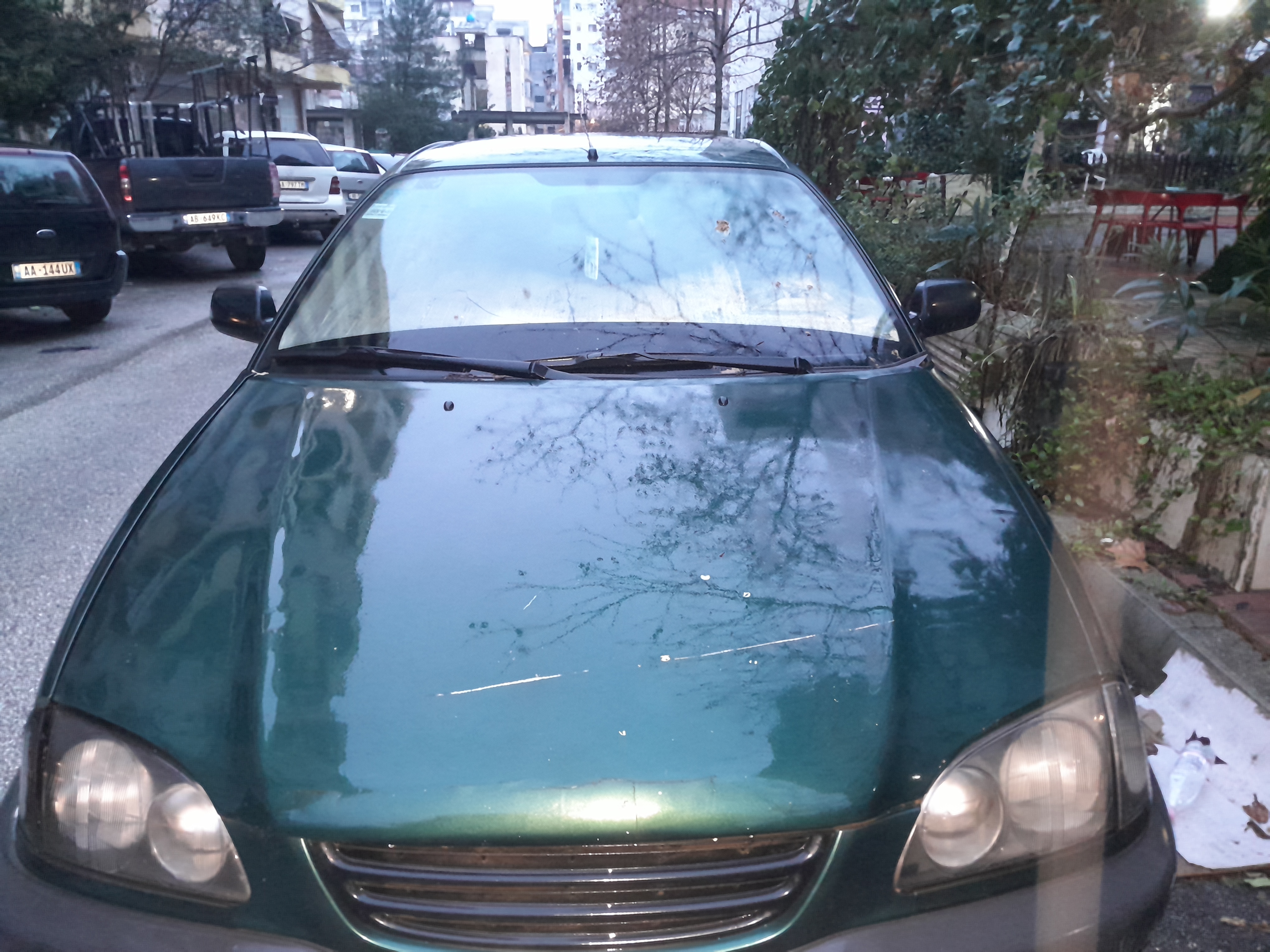 Shitet Toyota Avensis e vitit 2000 , motorr 1.6 benzin/gas. E mbajtur ne gjendje shume te mire me te gjitha sherbimet e kryera (vaj filtra, freksion,pome benzine te sapo nderuara dhe te vendosura nga perfaqesia e Toyota ne Athine)
Cmimi pak i diskutueshem.