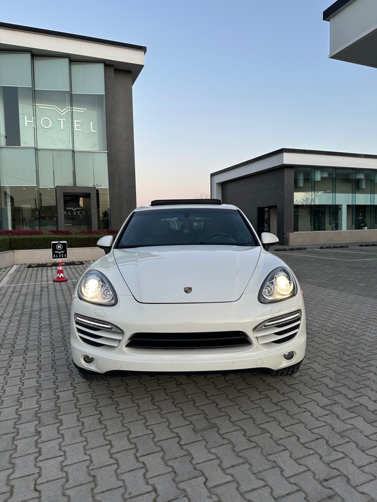 ✅Porsche Cayenne 2011
✅ Motori 3.6 (aspirato)
✅ Transmisioni: Automatike + F1
✅Karburanti: Benzine
✅Kilometra:177.000 (te drejt kontrolli ku te deshironi)
✅Cmimi: 14.500€ (i diskutueshem)
✅ Panoram
✅Disqe alumini
✅Sallon lekure
✅Sendilje individuale, me ngrohje+ftohje komande + memorje + fryrje
✅Opsion Sport / Normal / Comfort
✅Muzika Bose
✅ Sensor parkimi para / pas + kamer parkimi originale
✅ Stopa Led
✅Xenon/BiXenon originale
✅Xhama te zinj original+perde originale me buton
✅Timon me ngrohje v Pilot automatik
✅ Navigator
✅Aux
✅USB Cd Bluetooth
✅Xhama elektrik
✅Blind spote (trekendesha ne pasqyr)
✅ Tv pas te kokat e serdileve
✅Gomat te reja
Makina eshte e sapoardhur, me dogane te paguar.
Ne giendje perfekte, sherbimet e kryera nuk ka nevoje per asnje sherbim.
Cmimi: i diskutueshem vetem nga afer
📲0694637804