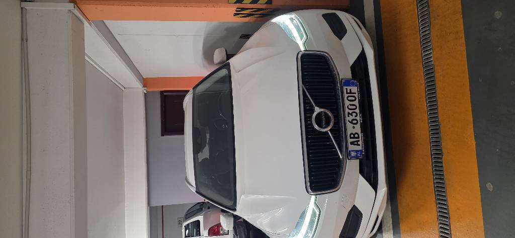 Shitet volvo xc60 d4 2000 dizel viti 2018 153.000km.e blere tek volvo (mektrin) para 2 vitesh.13.000 km ka ber ne shqipri.te gjitha sherbimet tek volvo.makin me parking te brendshem....