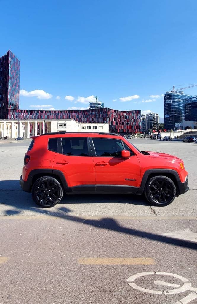 Shitet Jeep renegade 2018
Motorr 2.4 i thjeshte , tigershark, benzine.
Mund të Bëhet 100 % gaz
Me targa shqiptare ,
Tapuceri lëkure,
Navi I madh me touch, 
Sistem audio beats, 
Xhama elektrik,
Kompjuter bordi,
Kamerat parkimi,
Xhamat e zinj, 
Etj.

+355676741859

