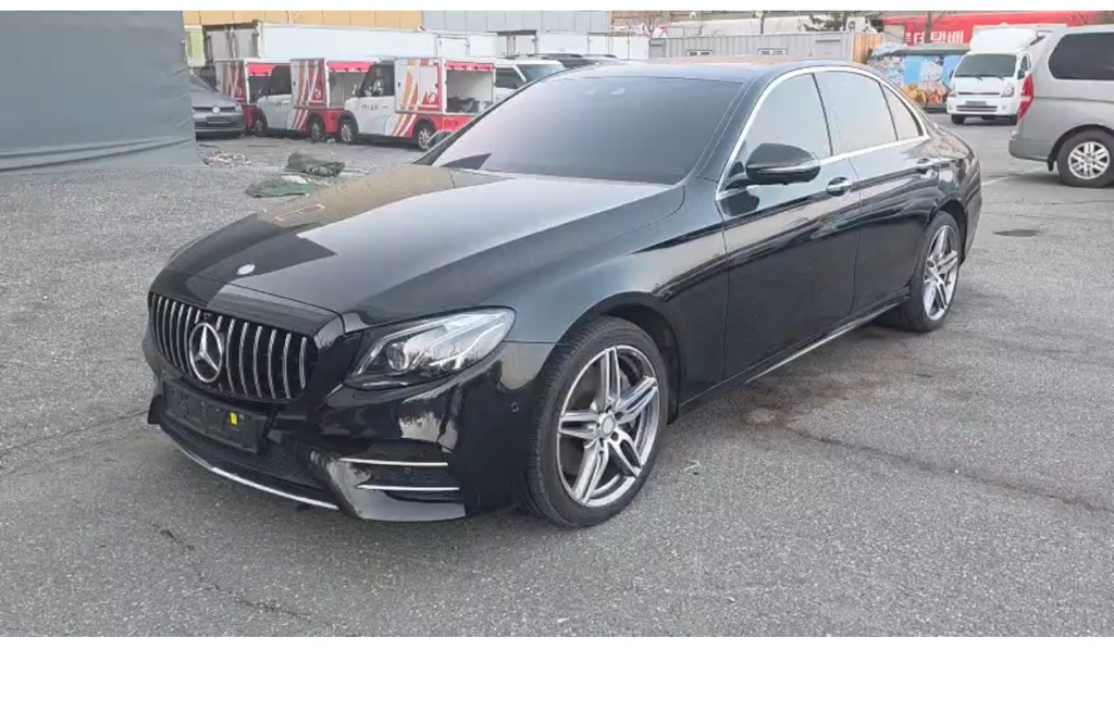 Vjen ne dat 10 mars e clas 350d naft viti 2017 per me shum info tel 0693329420