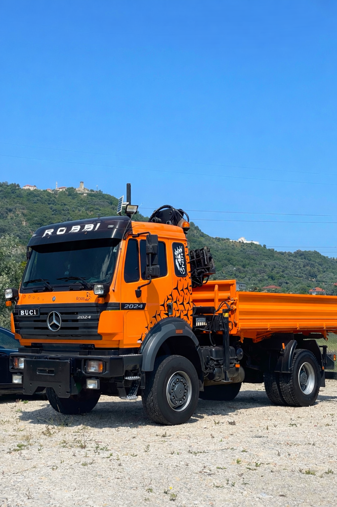 Mercedes Benz 2024 Viti 1999 253.000 Kilometra  4X4 Kamje 6 Marshe Gjys Ulje Gjirosh Vinxh Hiab 095  3 Dalje Hidraulike 6 Goma Te Reja Super gjendje M Dogan Te Paguar FLM +355 686 4444 99