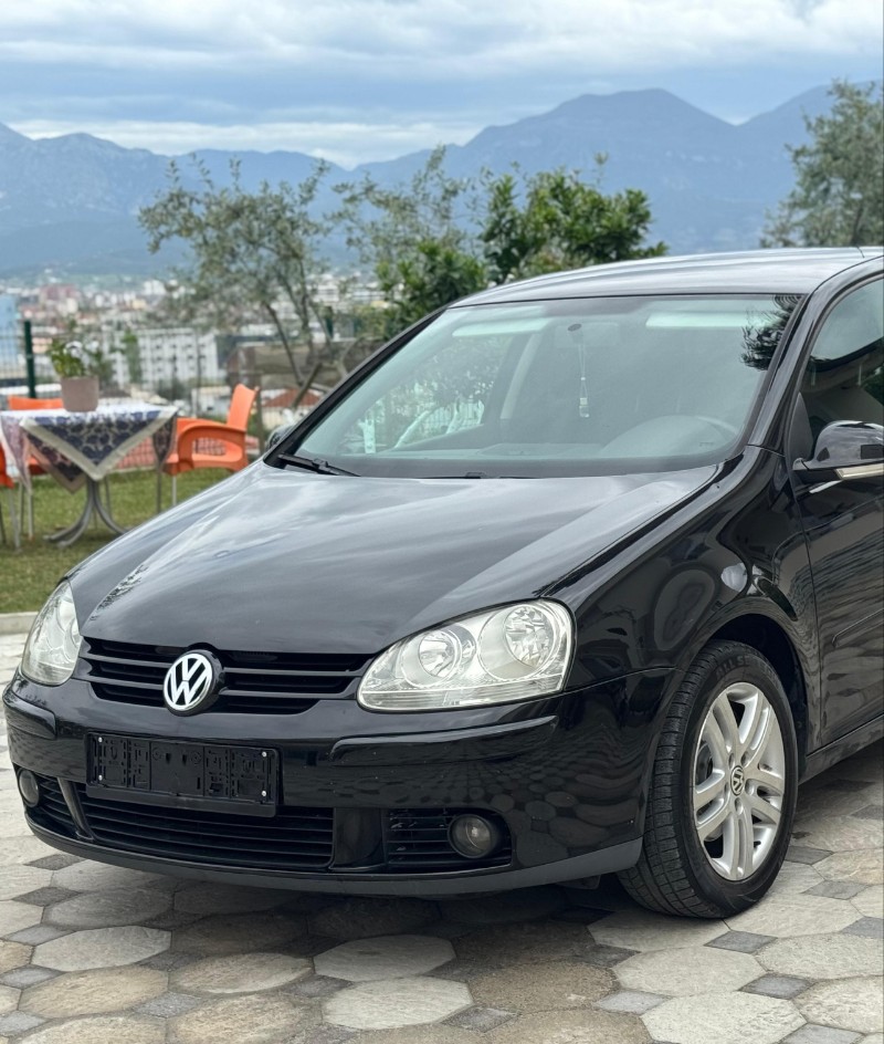 ‎🚘 Volkswagen golf 5
⛽️ 1.9 nafte
⚙️ Kambio manual
🛣 238000Kilometra 
🗓 Viti 2007
Me dogane te paguar gati per targa .Ne gjendje shum te mire dhe e paster si makine.☎️+355 68 470 3185
🏷 Cmimi : 3.800€ i diskutushem