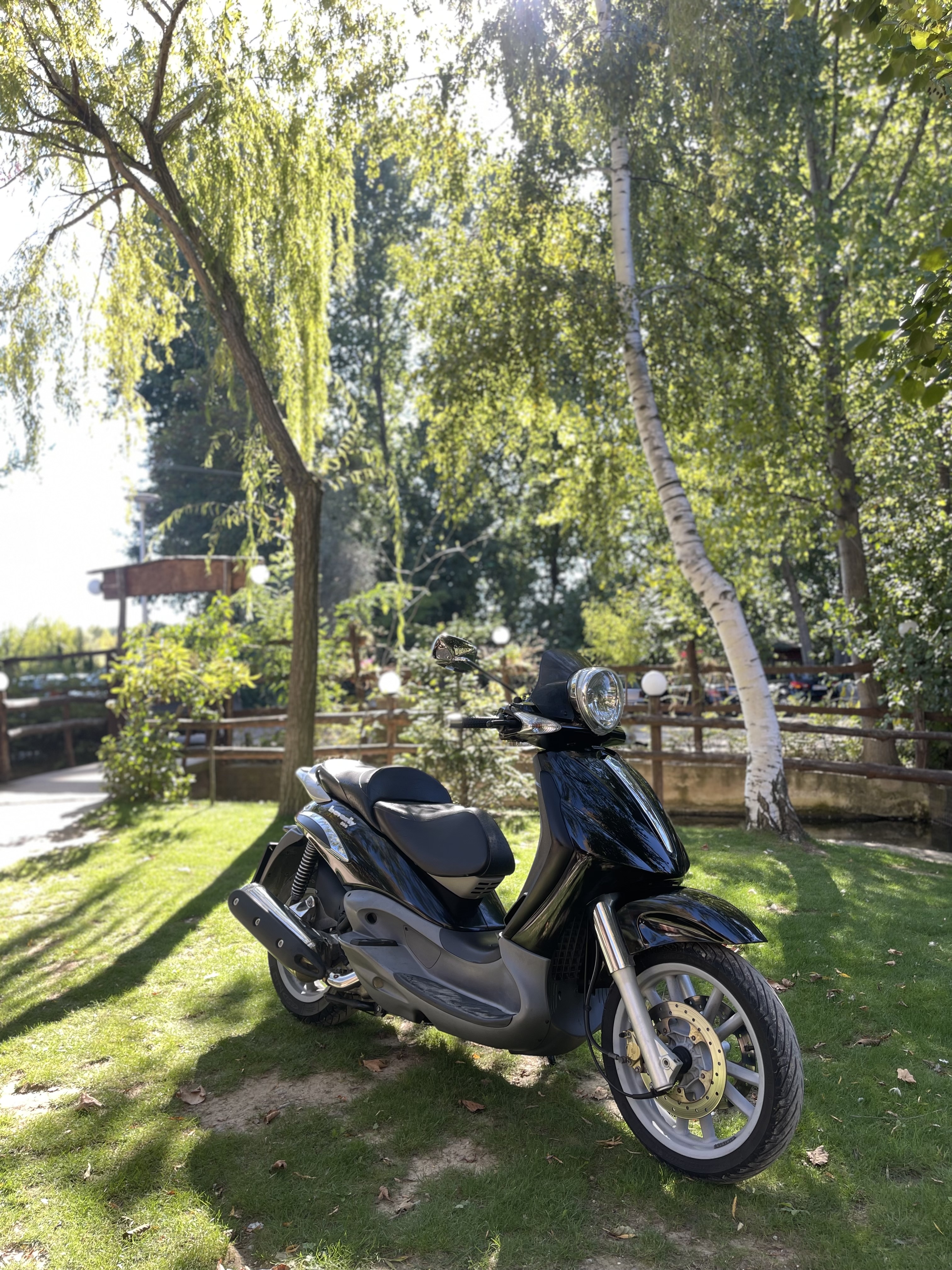 Shitet Beverly 500 cc
Viti 2006
Kilometra 30 000
Motorri eshte si i ri
Sherbimet te gjitha te bera ne kohe
Gomat e reja bateri e re vaj filtra te sapo nderruara 
Motorri ka erdh nga italia i sapo targuar 
Mundesi nderrimi me moto cross+ direfenc
0682410634

