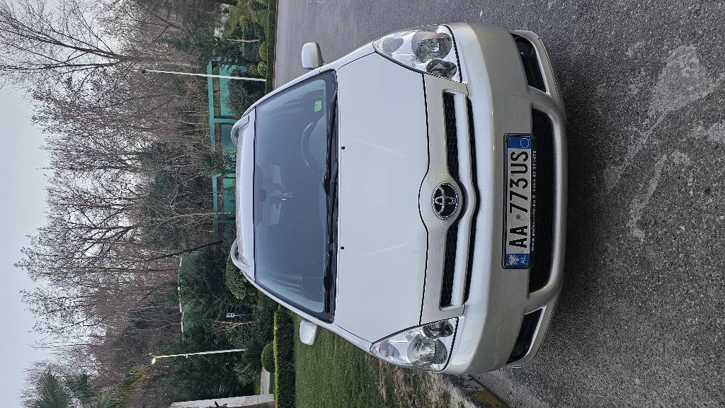Makina eshte ne gjendje perfekte motorrike ,sherbimet e bera dt 17.02.2026
Radio navigator ,usb,aux ,ac 
6 +1 vende ,behet 4+ 1 
Regjistrim deri 30 gusht 2026
Kolaudim deri 2027
Cmimi patjeter i diskutueshem