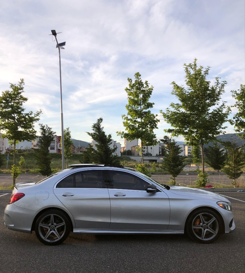 Mercedes-Benz Mercedes benx C300 Amg line
Viti i prodhimit 2015
Çmimi 11.800 Lek i diskutueshem
Motorr 2.00 Benzine, 4 cilindrata ( Behet me gas)
Kambio Automat F1 ke timoni
Km 265 000 Origjinale
Select drive
Full panorame
Fenere full led
Xhama te zinj
Blind spote ne pasqyre
Line assist ( Paralajmeron daljen nga korsia)
Start- stop
Frena dore elektrik
4 matix ( 4×4)
Park assist ( kamer mbrapa)
Brake assist
Pasqyra me palosje
Cd player, bluetooth, Audio
Disqe origjinale
Me dogane dhe TVSH te paguar
Gjendja e makines shume e mire.
E kmportuar nga Kanadaja.
Kontakt: 0692310401