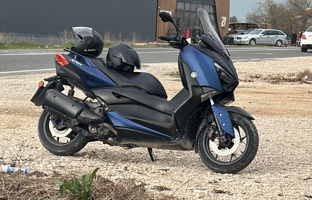 shitet x max 300
viti 2018 
abs 
tac 
goma 9/10
letra targa te paguara 
full servis malosi 
gjenda 10/10
cmimi i diskutushem 

