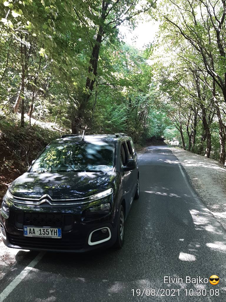 Mjeti eshte ne gjendje perfekte. Sherbimet te kryera cdo 10.000km prane koncesionarit Citroen Albania. Stakuar sistemi Ad Blue. Eshte versioni 7 vendesh XL.