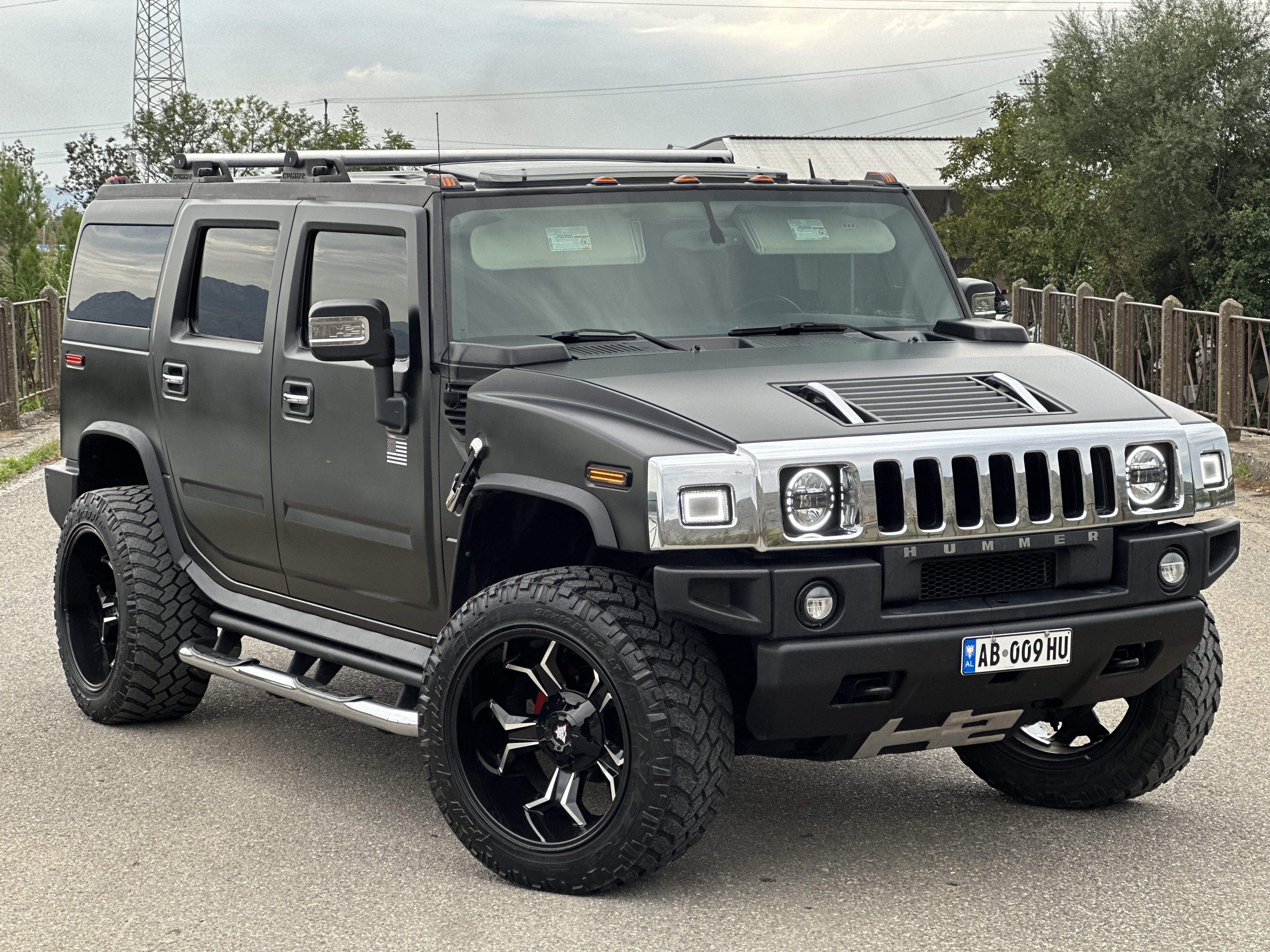 Hummer H2
2009
6.2 Benzine
137 mij milje
Kamer Parkimi
Fener Led
Stopa Led
Navi origjinal
DvD
Baxho
Tapiceri ngjyr e zez 
Targ e perzgjedhur
Me letra te paguara per 1 vit dhe kolaudim 2 vite
Makina eshte ne gjendje shum te mire nuk ka nevoj per as nje sherbim 
Gadi per ta kontrolluar ku te deshironi
 0682379210 