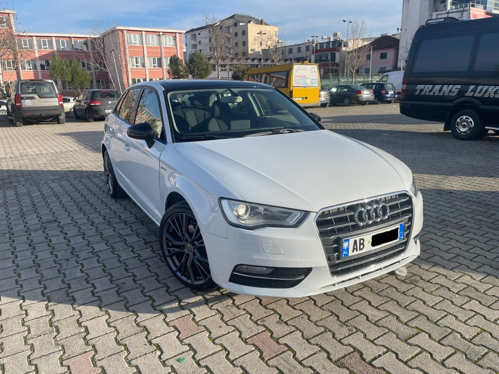Audi A3 Tsi🇮🇹
-Viti fund 2014 
-140 Kilometra me te drejt kontrrolli
-Kambio automatike g-tron
-1.4 tsi benzin/metan fabrike
-Full panoram
-Disqe 18 origjinal s/line me vler 1000€
-Start/stop fiket ndizet ne semafor
-Interior s/line 
-Timon me f1
-Eco mode
-Drive mode
-Cruise control/limitator shpejtsi
-Pasqyra me palosje dhe me ngrohje 
-Navigator me  hartat e fundit Bluetooth CD/DVD/AUX/SD Cart
-Sensor parkimi 360grad
-Makina esht me letra per nji vit te sapo paguara 
-Makin e sapo targuar
-tel & whtp 0683075734
Cmimi 9500€