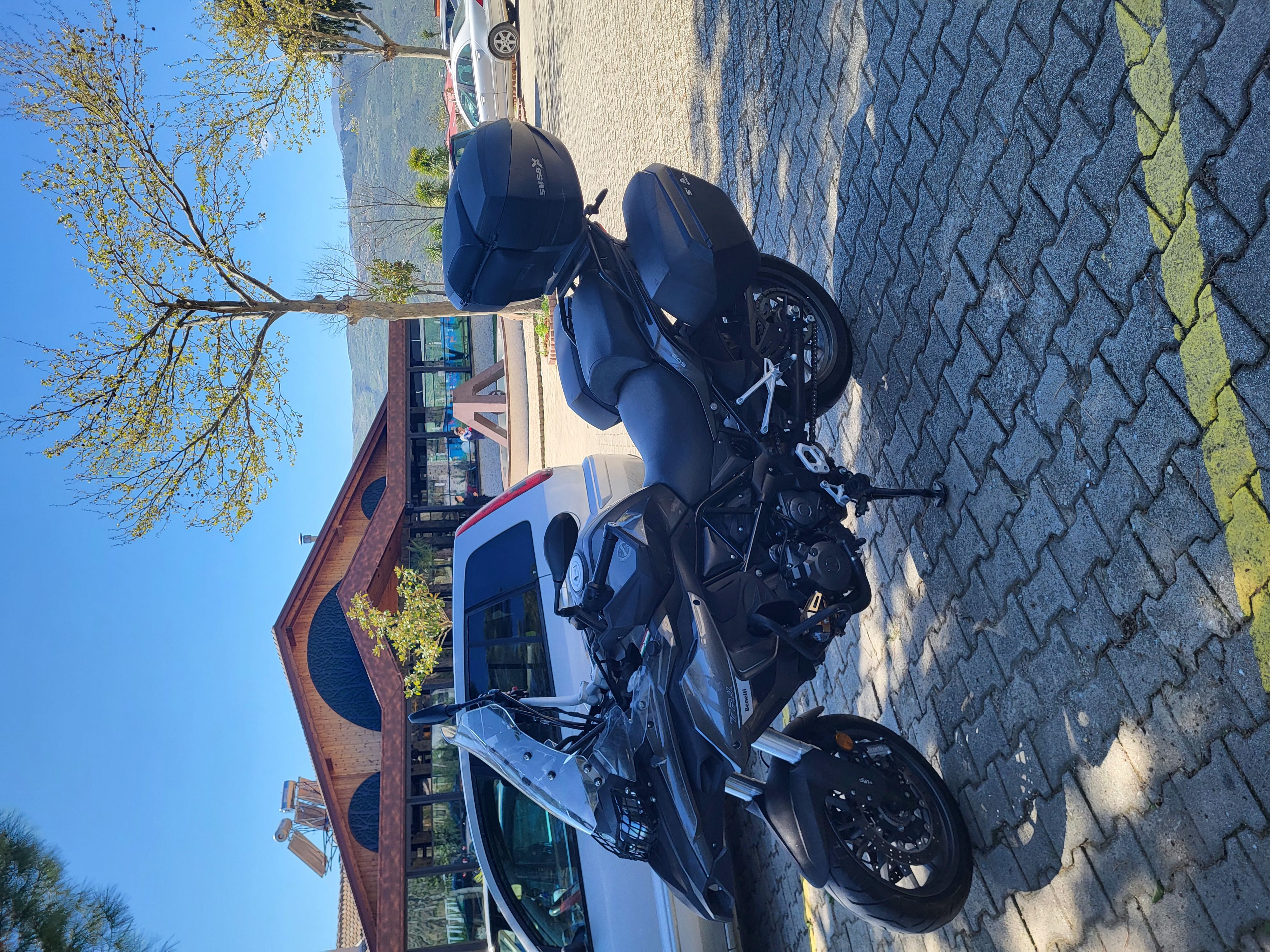 
Shitet Benelli trk 502 viti 2018 500cc.Me targa shqiptare. I pershtatshem per te sapopatentuar, i jepet me patente A2. Motorri eshte ne gjendje te shkelqyer. Sherbime te sapo bera 2 goma te reja pirrelli diablo angel 2, ferrota, set korone pinjon zinxhir, vaj filtra dhe kandele te reja. Shume i rehatshem per rruge te gjata dhe shume ekonomik me nje konsum prej 4l/100km. Opsione shtese: salva grupi, drita led, 3 valixhe. Per me shume info kontaktoni ne nr e tel.Cmimi i diskutushem pasi te shikohet mjeti nga afer. I gatshem per cdo lloj prove.