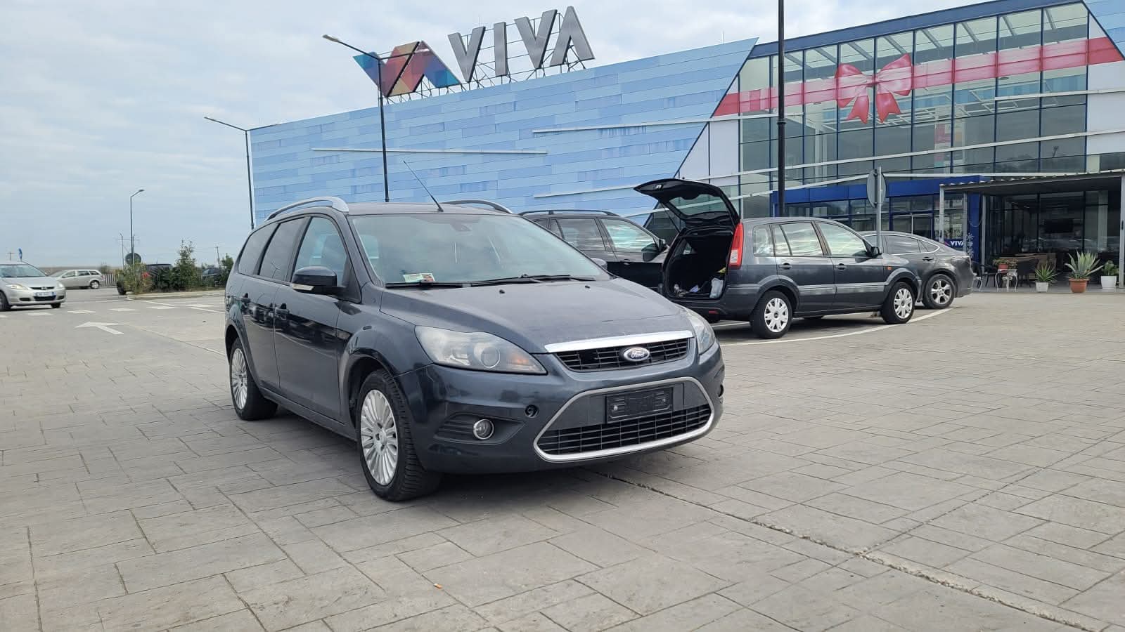 Ford Focus SW Gas-Benzinë. 
Cel çdo ditë ora 10:00-20:00.
JO NDËRRIM. 
Me doganë të paguar. 
Viti 2009. 
Motor 2.0 Benzin Gas-Benzin. 
190 Mijë KM. 
Kambjo Manuale. 
Klimatronik.  
Radio CD. 
Xhama të Errët. 
Shina në Tavan. 
Disqe Alumini. 
Drita Mjegulle. 
Abs,Esp ,SrsAirbag.
Çmimi 3̶9̶5̶0̶ E̶u̶r̶o̶ 3.350 Euro.

Facebook & Instagram Master_Auto_Fier 