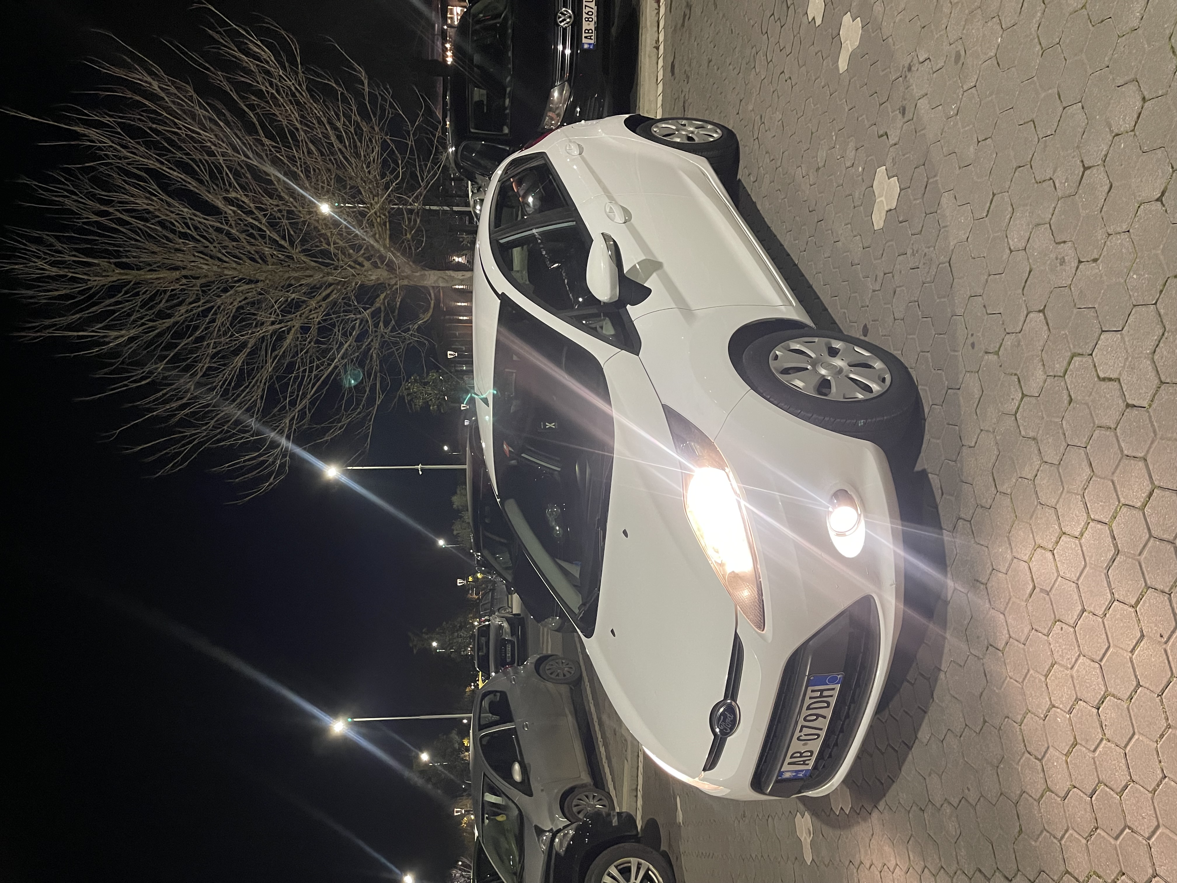 Ford Fiesta
👉 1.6 Nafte
👉KAMBIO Manuale 
👉 5-vende 
👉VITI 2012
👉EURO 5
👉200 mij ORIGJINALE. 
👉RADIO AM/FM-CD-MP3. USB
👉KLIMA. 
👉ESP( Sistem kundra rrëshqitjes). 
👉Goma 100%te reja. 
👉GJENDJA Teknike, Mekanike, Estetike E PERKRYER. 
👉Makina esht me letra te paguara 