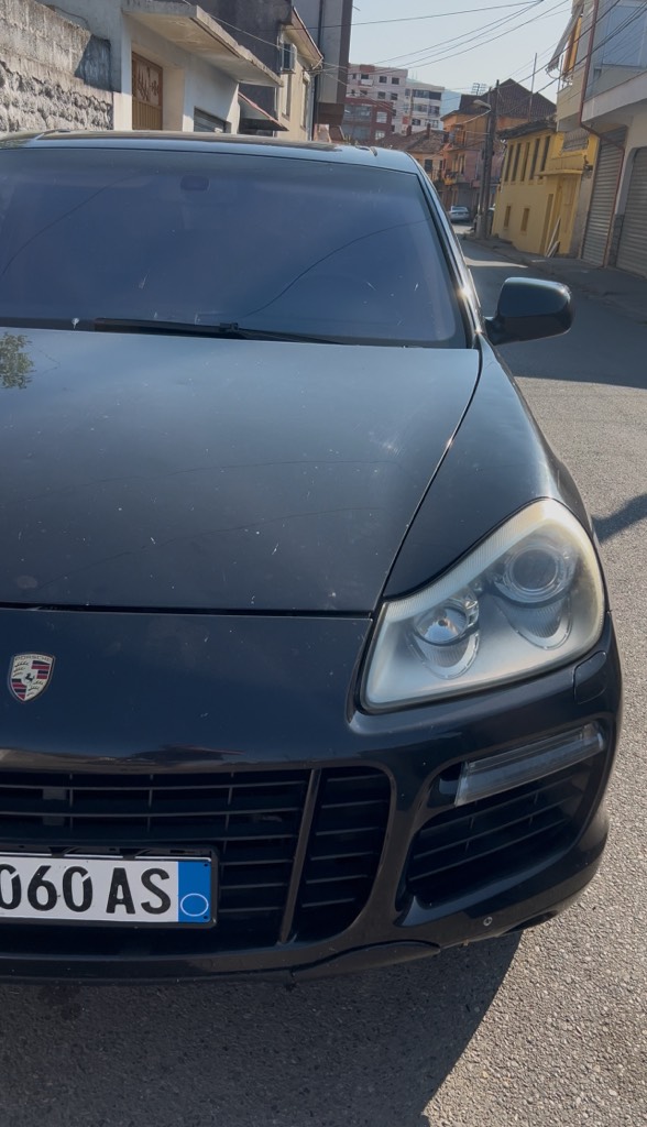 Porsche cayenne gts 
4.5 benzin-gaz
Motorr dhe kamjo e ndrruar dhe e pa perdorur qe 1 vit.
Impanti gazit Lovato
Makina ka nevoj vetem per gjera estetike !
Cmimi i diskutushem nga afer!!

