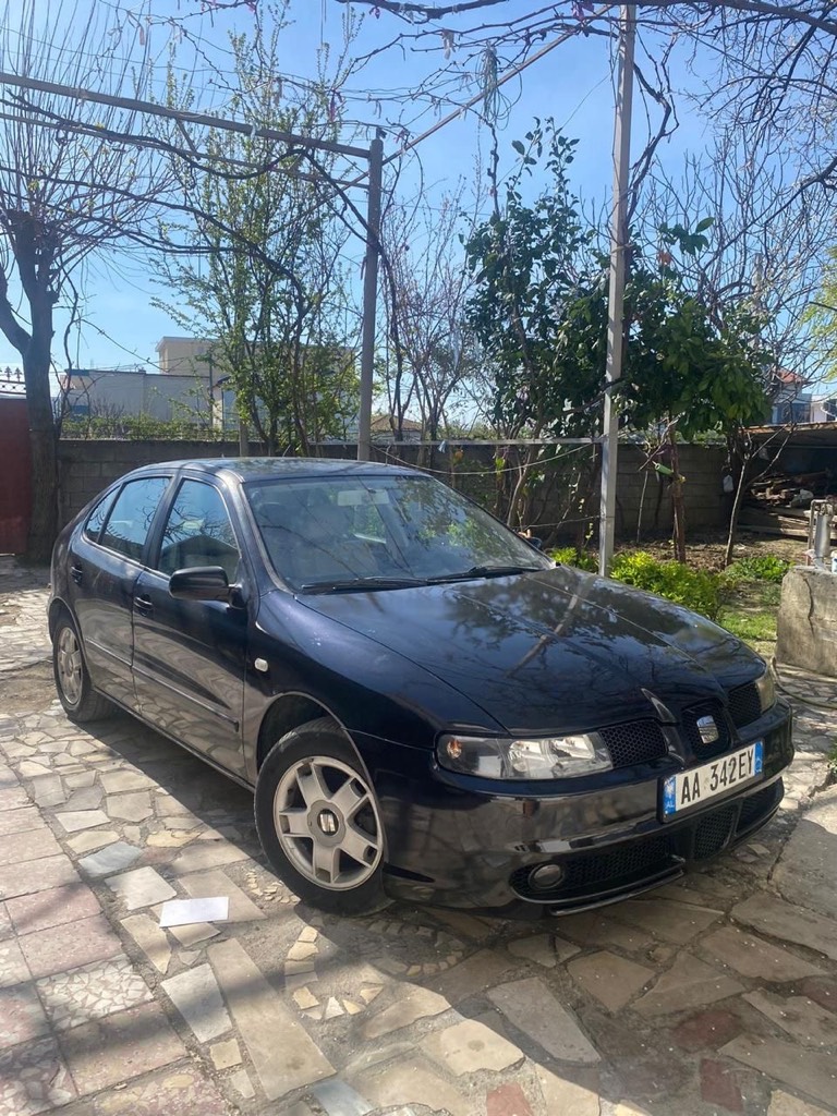 1.4 Benzin/Gaz
Sedile elektrike (Lekur) perpara
Sherbime xhenerike te bera.
Goma 90% 
Super ekonomik
Siguracion+ Kolaudim deri ne nentor 
Taksat i kan mbaruar.
Cmimi i diskutueshem.
Nr: 0682631922