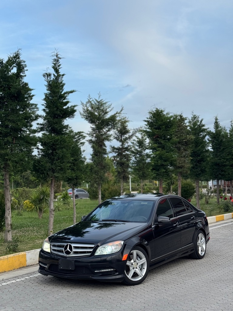 Shitet c300 
Viti 2011
211 mij km 
Me dogan te paguar gati per targa 
Motor 3000 benzin behet 100 % me gaz
0697552470