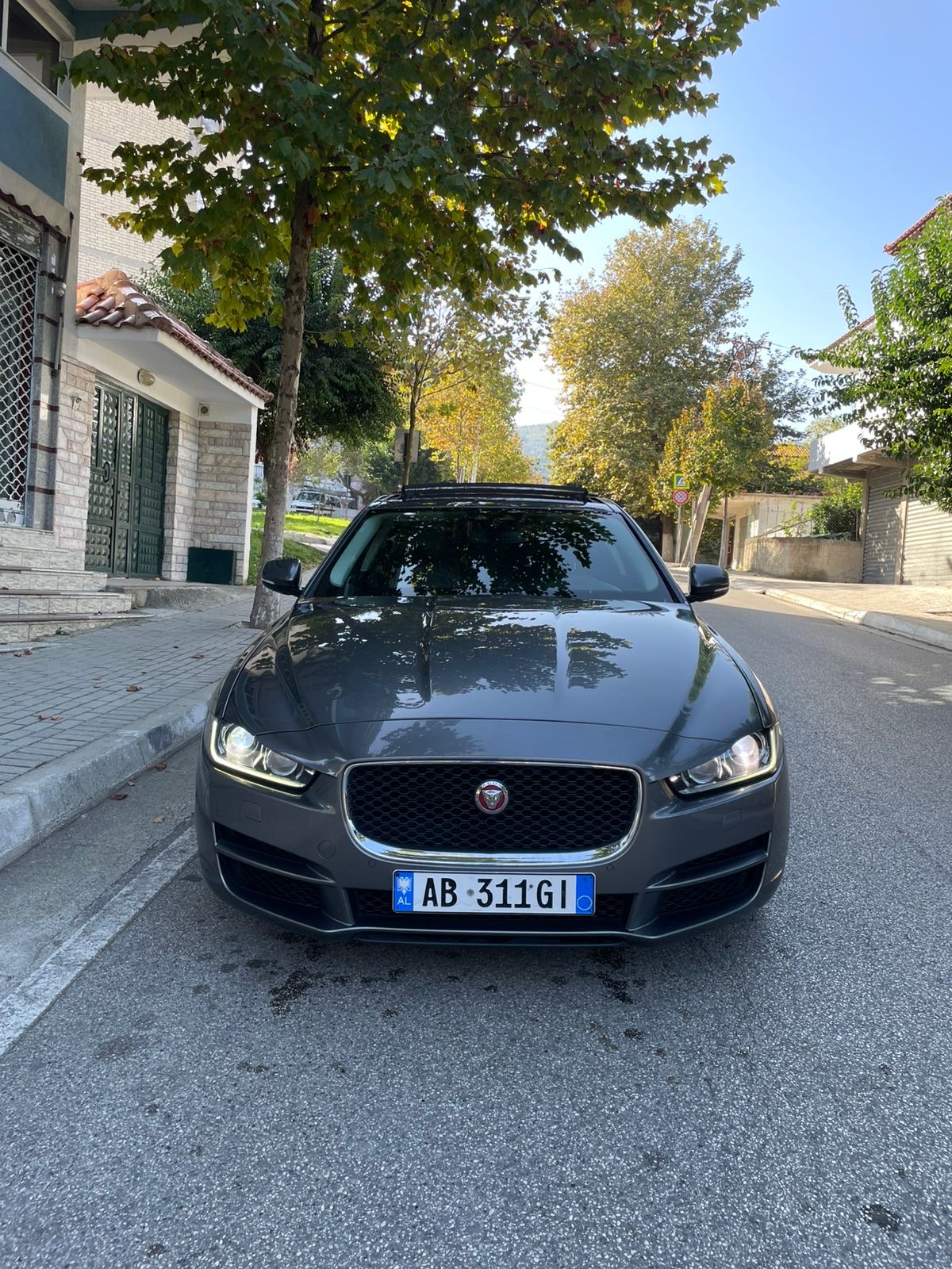 ✅Shitet Ose Ndrrohet✅
🔳Shitet Jaguar XE,
🔳Viti 2017. 
🔳Motor 2.0 Nafte,
🔳196.000 mij km origjinale 
🔳Super Full ,Panorma , Start Stop, Eco , Sport , Navi, Xhama Zinj, Pilot Automat , Sensor Parkimi ,etj 
🔳Me cdo servis te kryer perfshi dhe vaj filtra, Letra paguara 
🔳gatshem per cdo lloj prove, 
🔳Cmimi ,‼️15.500€‼️I diskutushem
❌Me Ndrrim ka Cemim Tj ❌
☎️0694509941