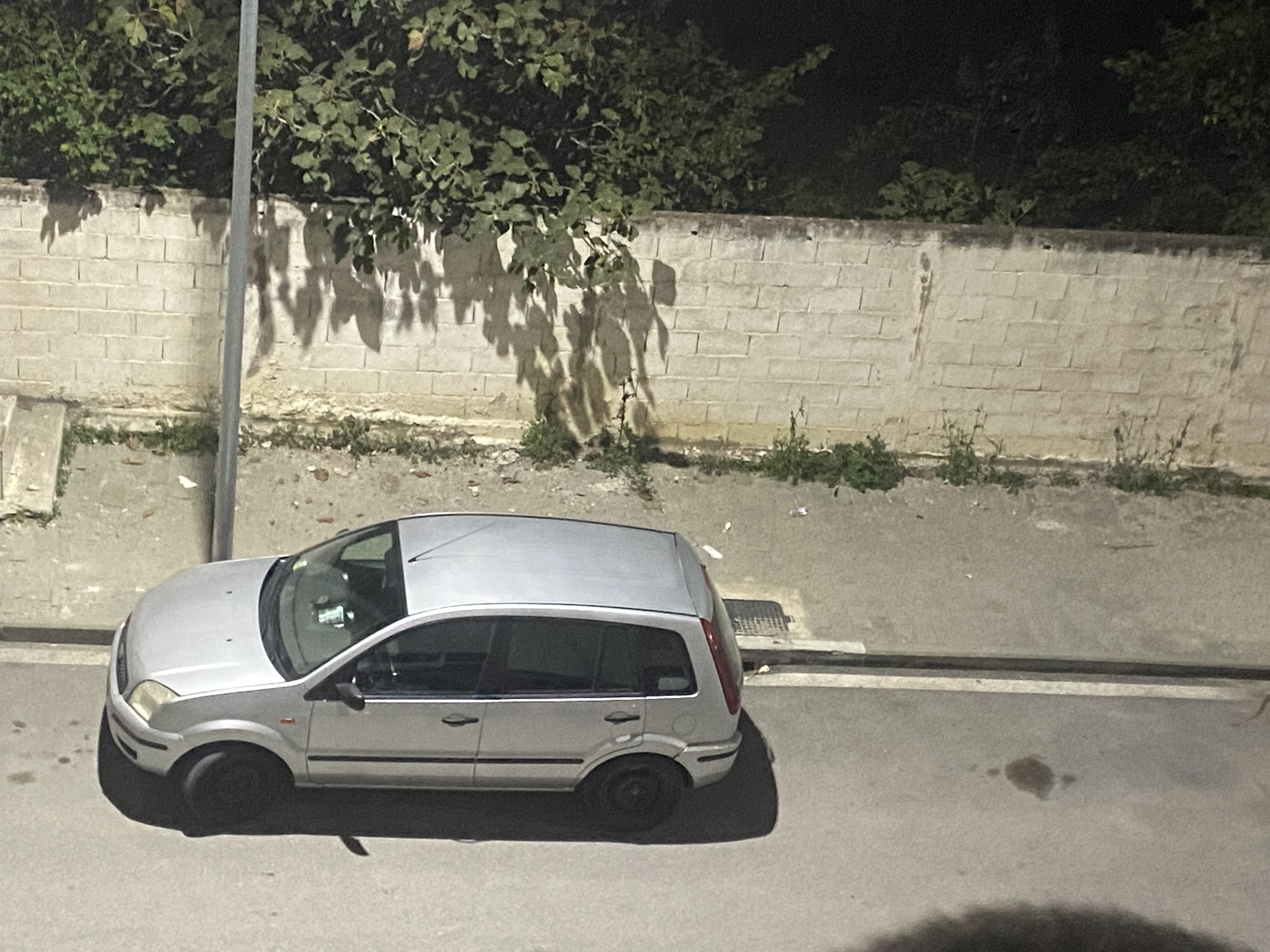 Shitet ford fusion , viti 2003 tdci naft , kambio manuale , gjendje motorike perfekte , me letra deri vitin tjeter , kualidim per 2 vite , kontakt ne whatsaap 