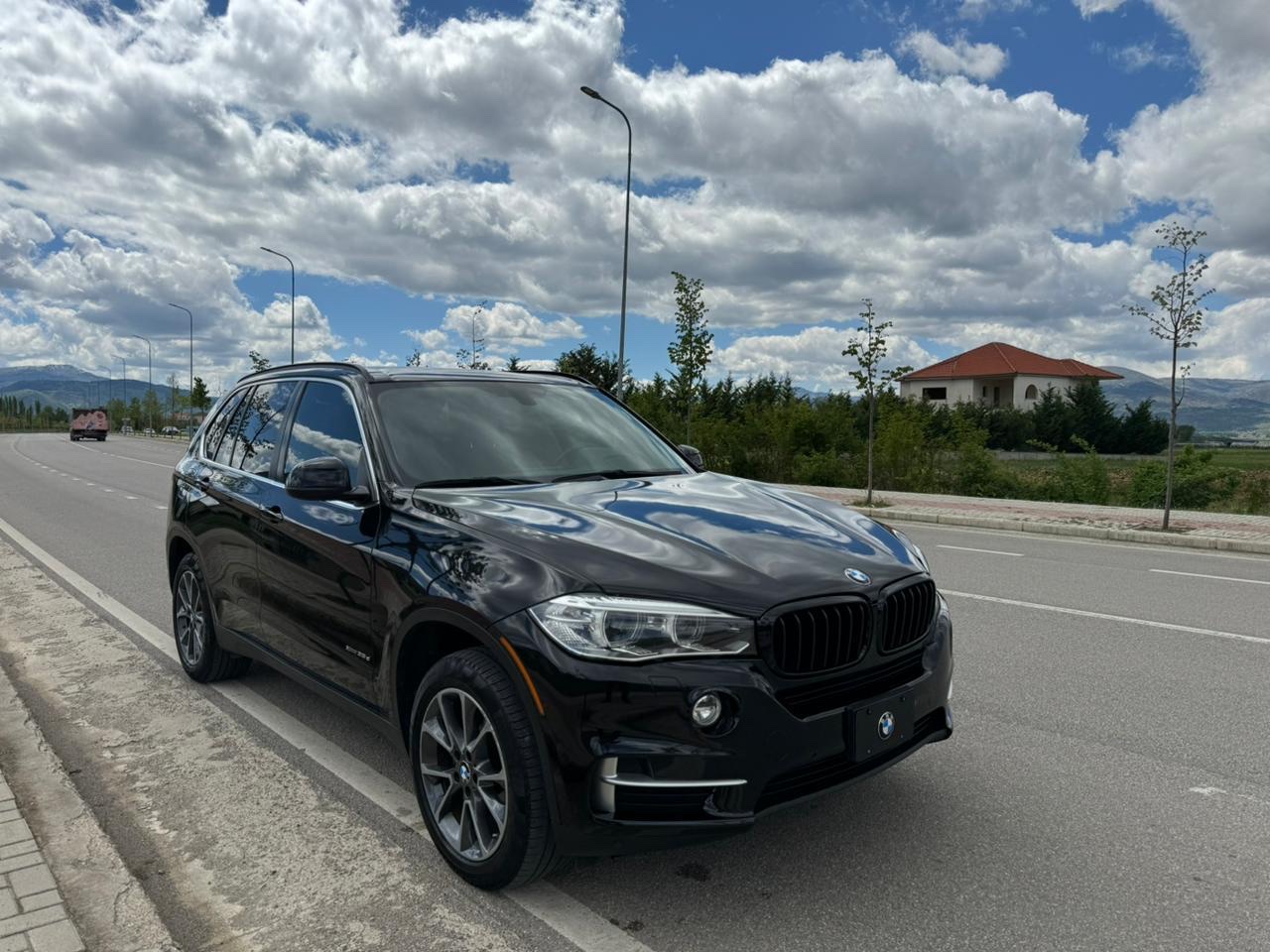          +12037511568 whatsaap 🇺🇸 Bmw X5 X- Drive 3.5 Diesel M-packet. Full option.
E sapoardhur nga USA. Me dogane.
Klm 105.00 miles origjinale.
Motor 3.5 Nafte PA TAKSE LLUKSI
4x4 
Multimedia Bmw 
Goma 315/20 /35 Run Flat
Dopio panorame xhami.
Dyer soft-close.
Sedilje comfort me ngrohje frohje memorie, electric, 
Masha ne timon, timon multifunksional
Ngarje , sport, sport + comfort dhe comfort+
Navi, DVD, CD, satellite radio.
Comfort clima
Blind spot assist 
Kamera parkimi, 
Kamera 360*
Kontroll i vijajve te bardha.
Disctronic, dhe kontroll shpejtesie .
Intelligent Bmw led lighting
Connective driving me internet dhe bmw assist.
Makina eshte ne gjenjde perfekte pa demtime apo aksidente mbajtur ne garazhd te mbyllur larg diellit dhe shiut.
Cmim  20000€ i diskutueshem.
+12037511568 whatsaap 🇺🇸














